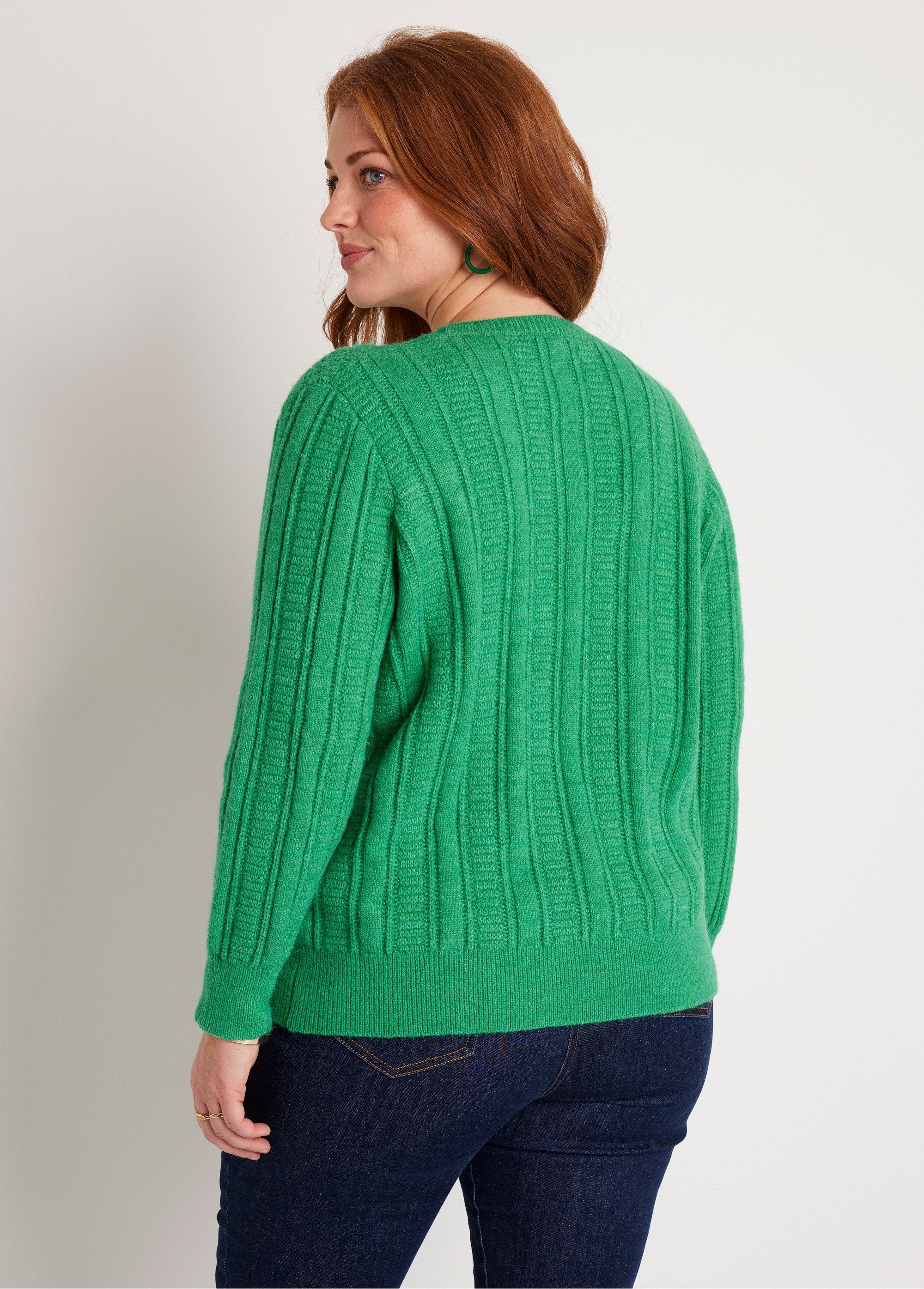 Jersey_suave_calado_con_bolas_en_cuello_redondo_Verde_DO1_curvy