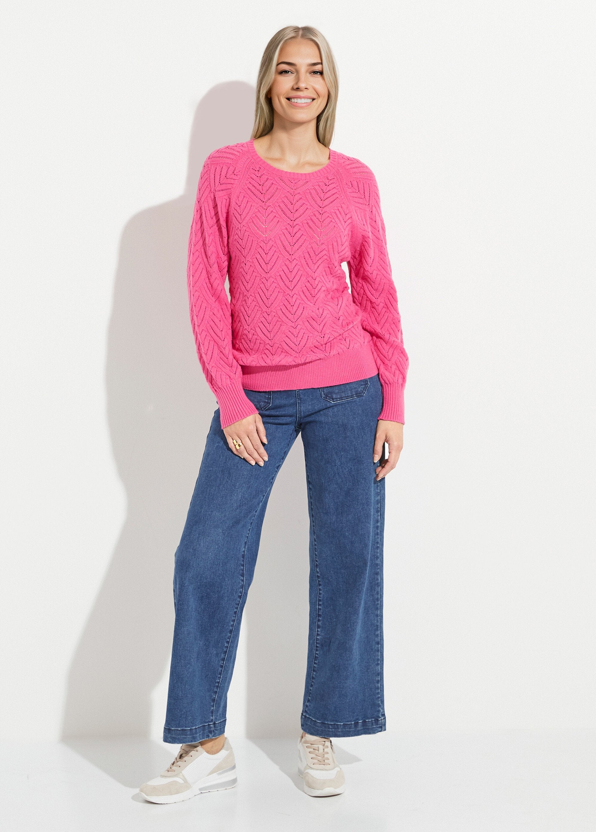 Suéter_corto_suave_de_cuello_redondo_con_patrón_calado_Rosa_SF1_slim
