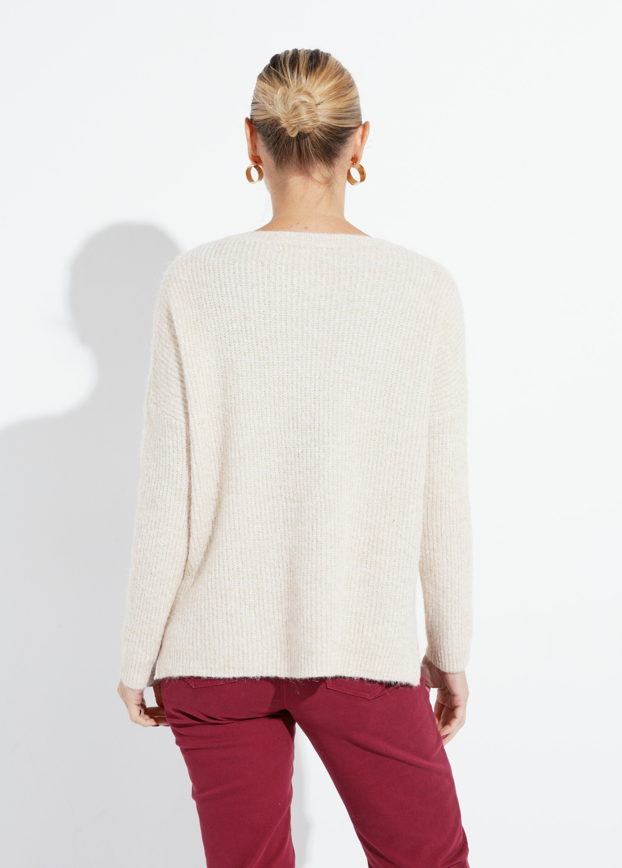 Suéter_de_punto_esponjoso_con_cuello_barco_Beige_DO1_slim