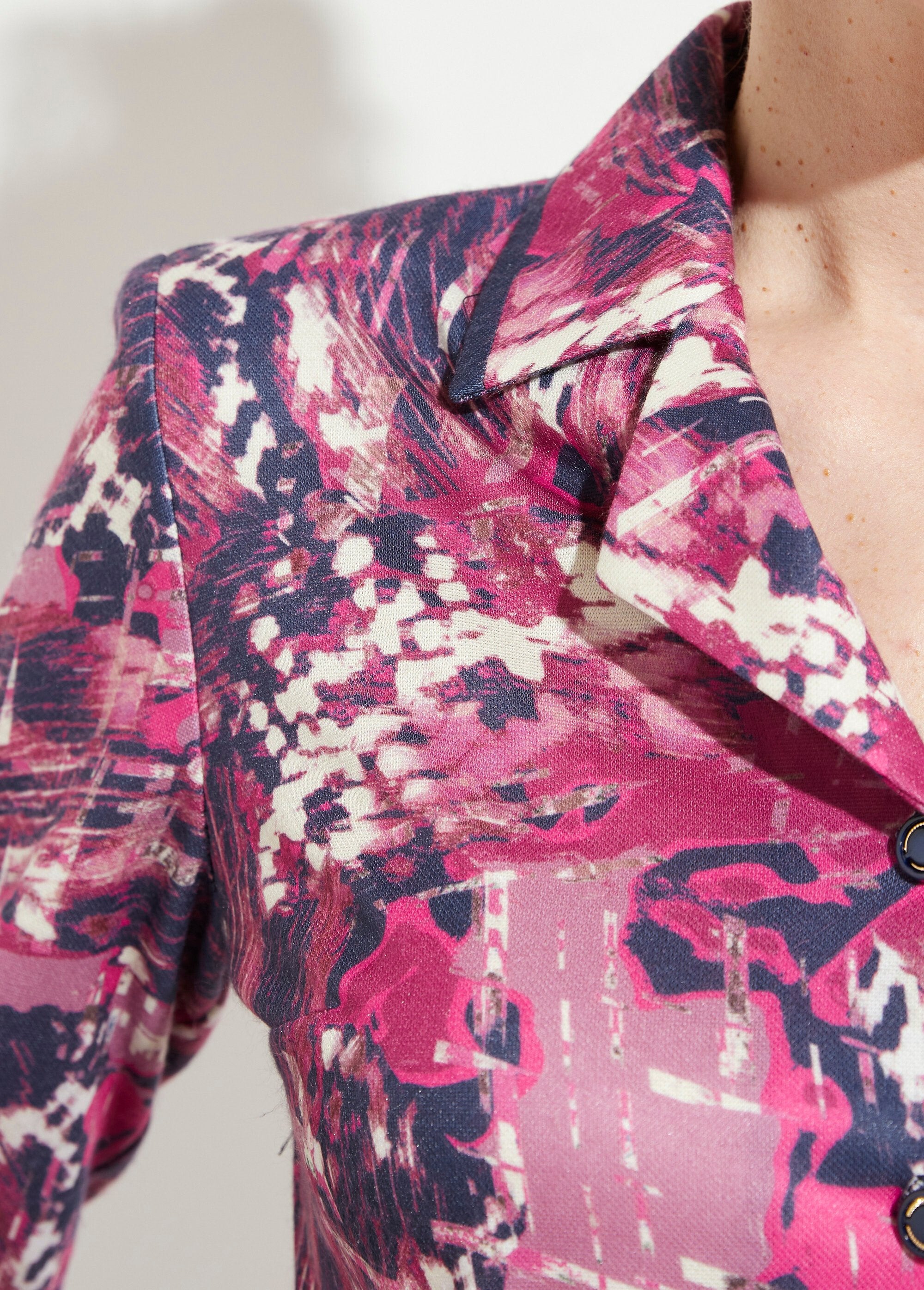 Robe_boutonnée_col_tailleur_mi_longue_imprimée_Rose_et_marine_DE2_slim