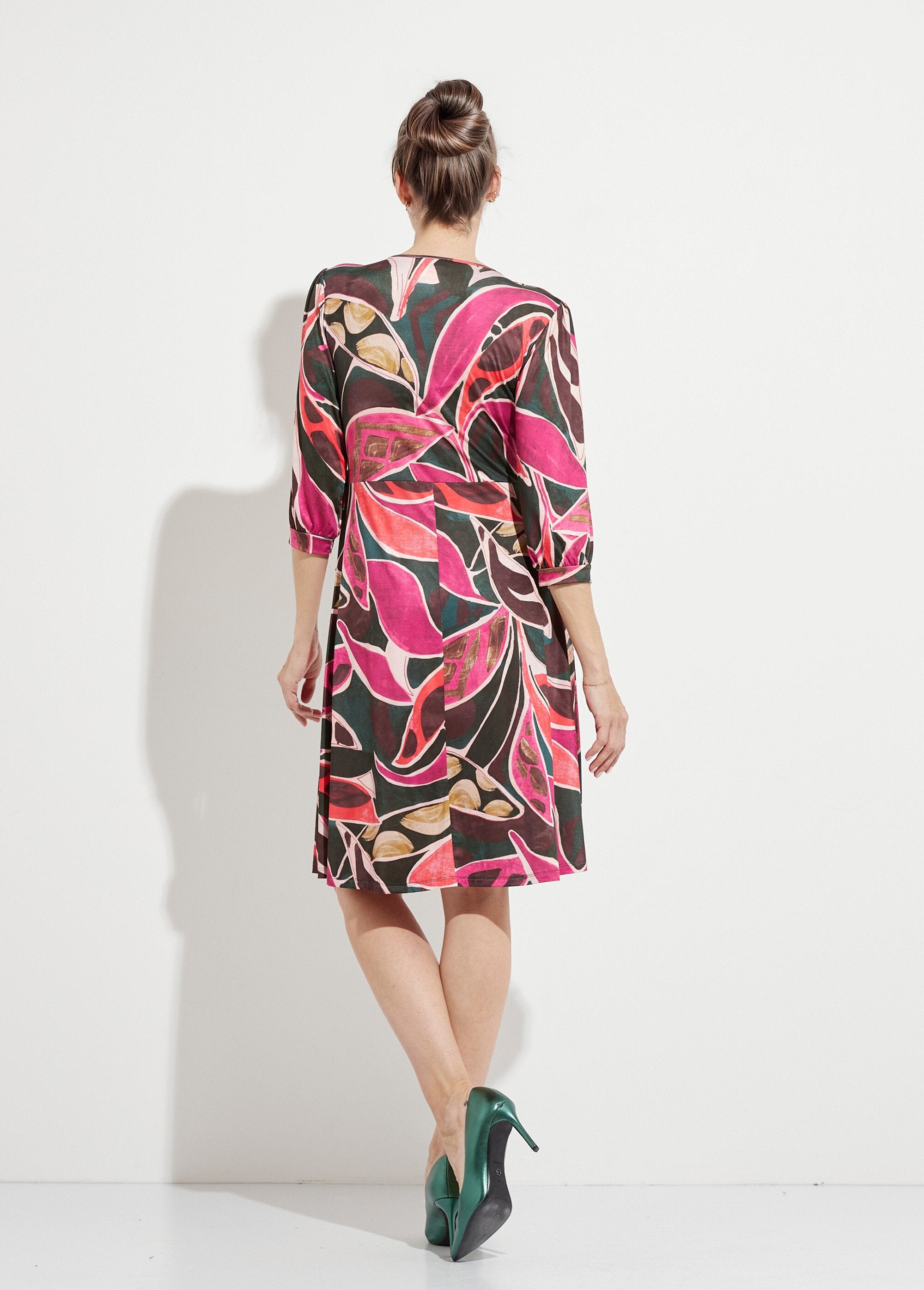 Vestido_cruzado_corto_y_acampanado_con_mangas_3/4_Multicolor_DO1_slim