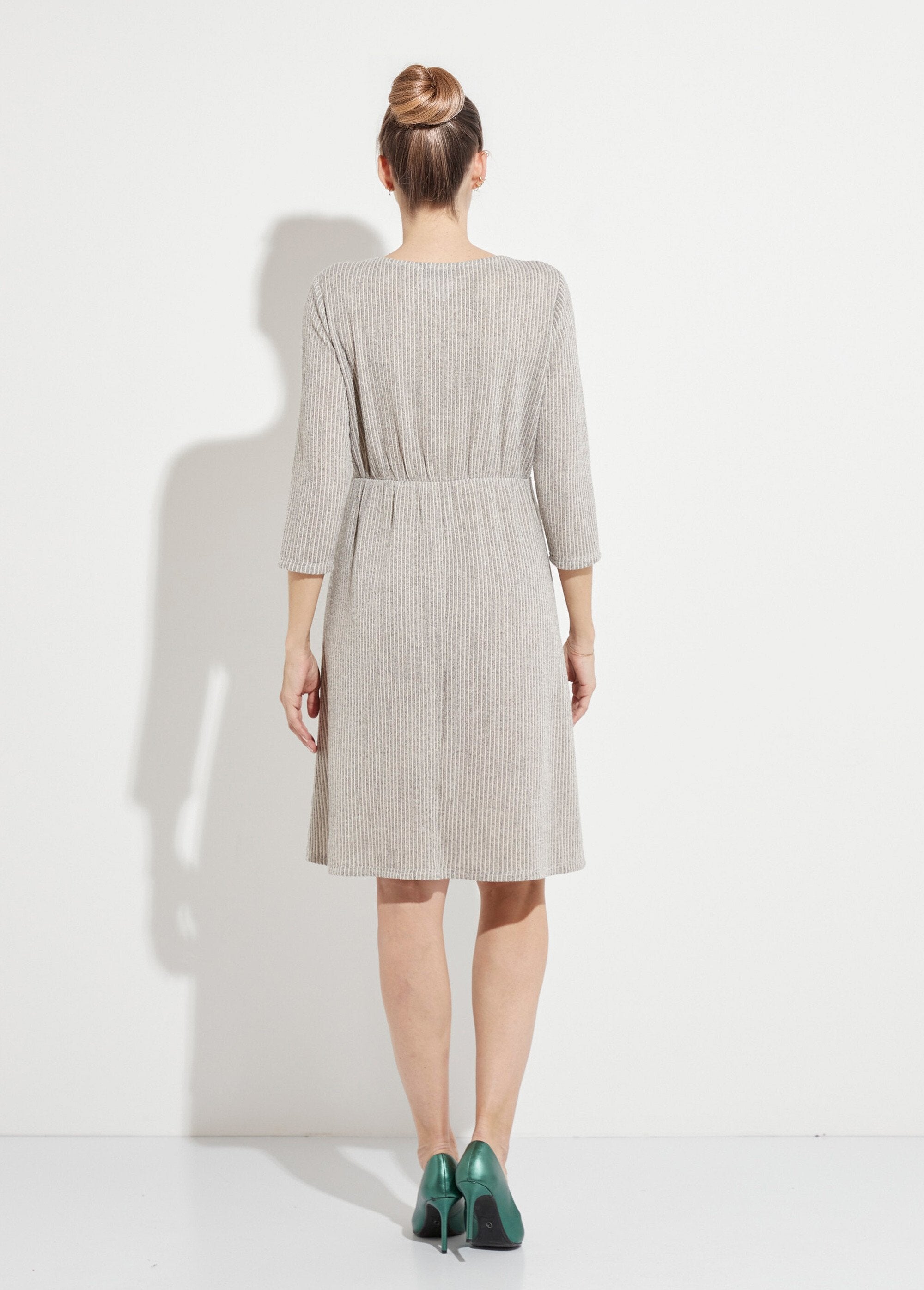 Robe_cache-coeur_courte_maille_côtelée_Vert_DO1_slim