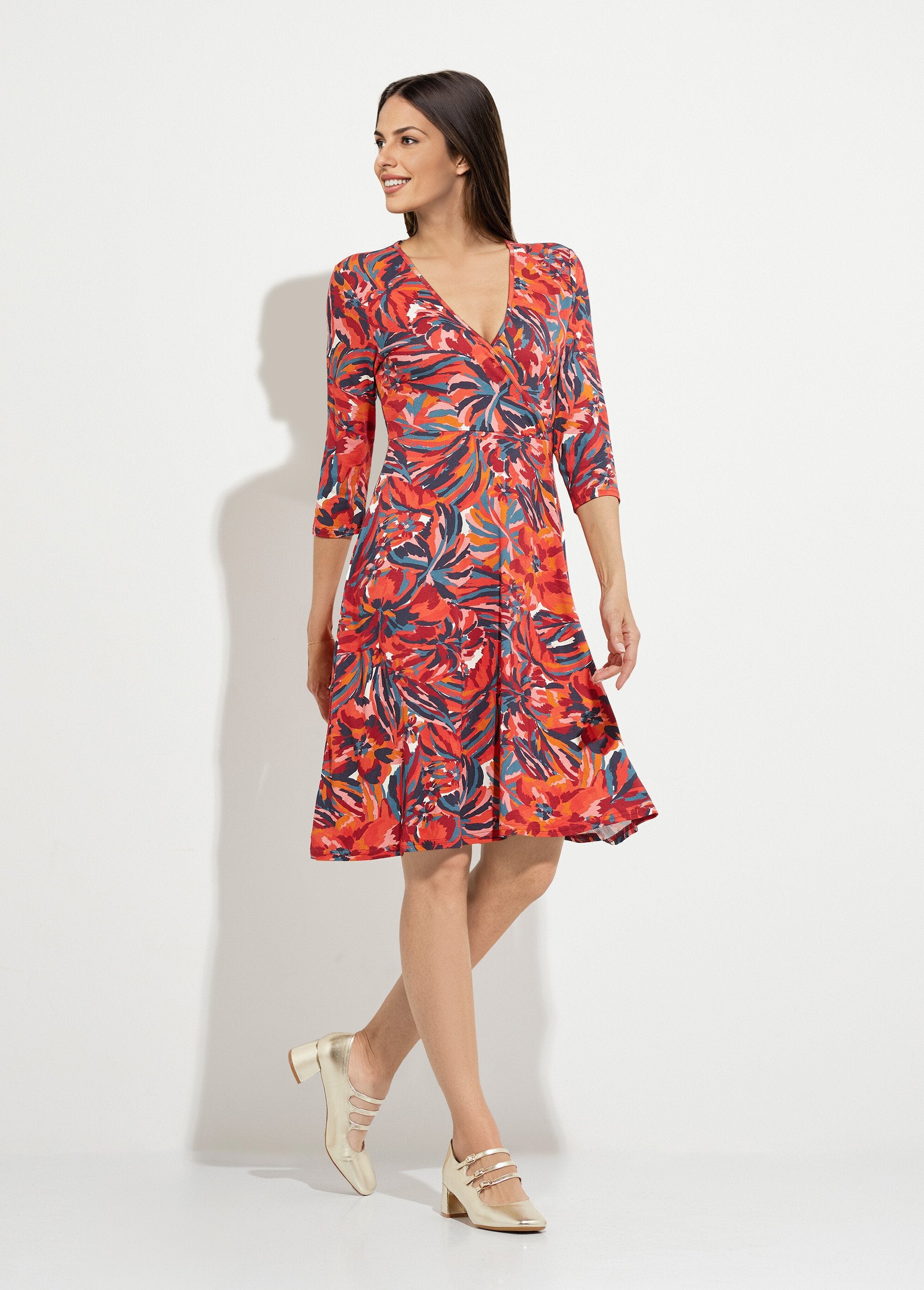 Vestido_corto_cruzado_con_mangas_3/4_y_estampado_floral_Estampado_de_tomates_FA1_slim