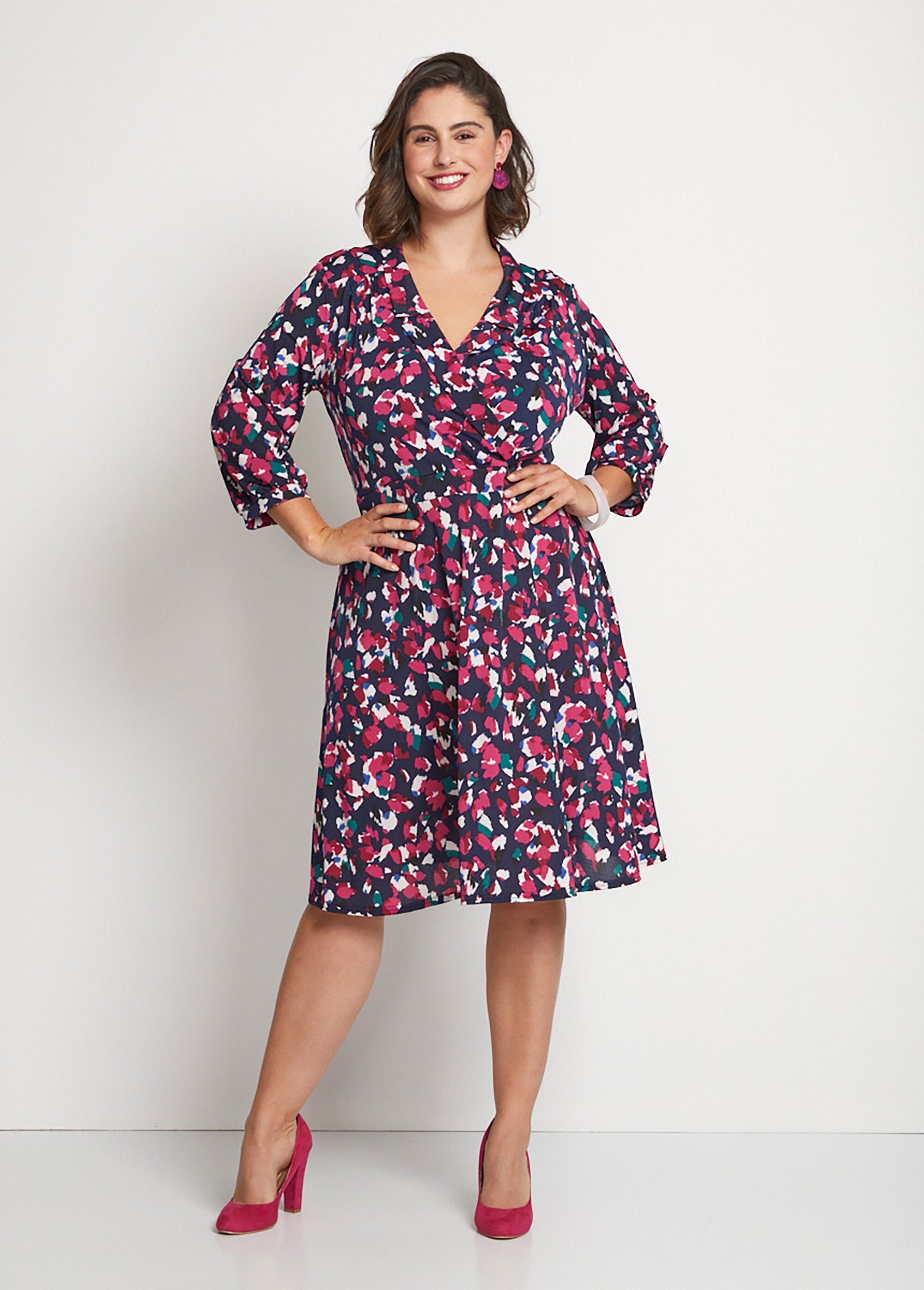 Vestido_corto_cruzado_evasé_estampado_Estampado_fucsia_FA1_curvy