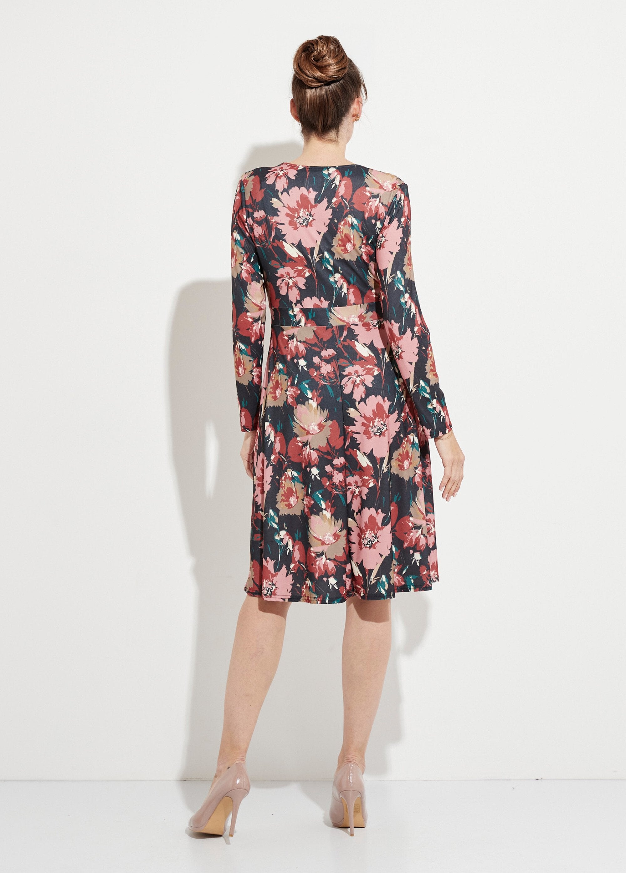 Robe_courte_évasée_col_V_imprimé_fleuri_Marine_et_beige_DO1_slim
