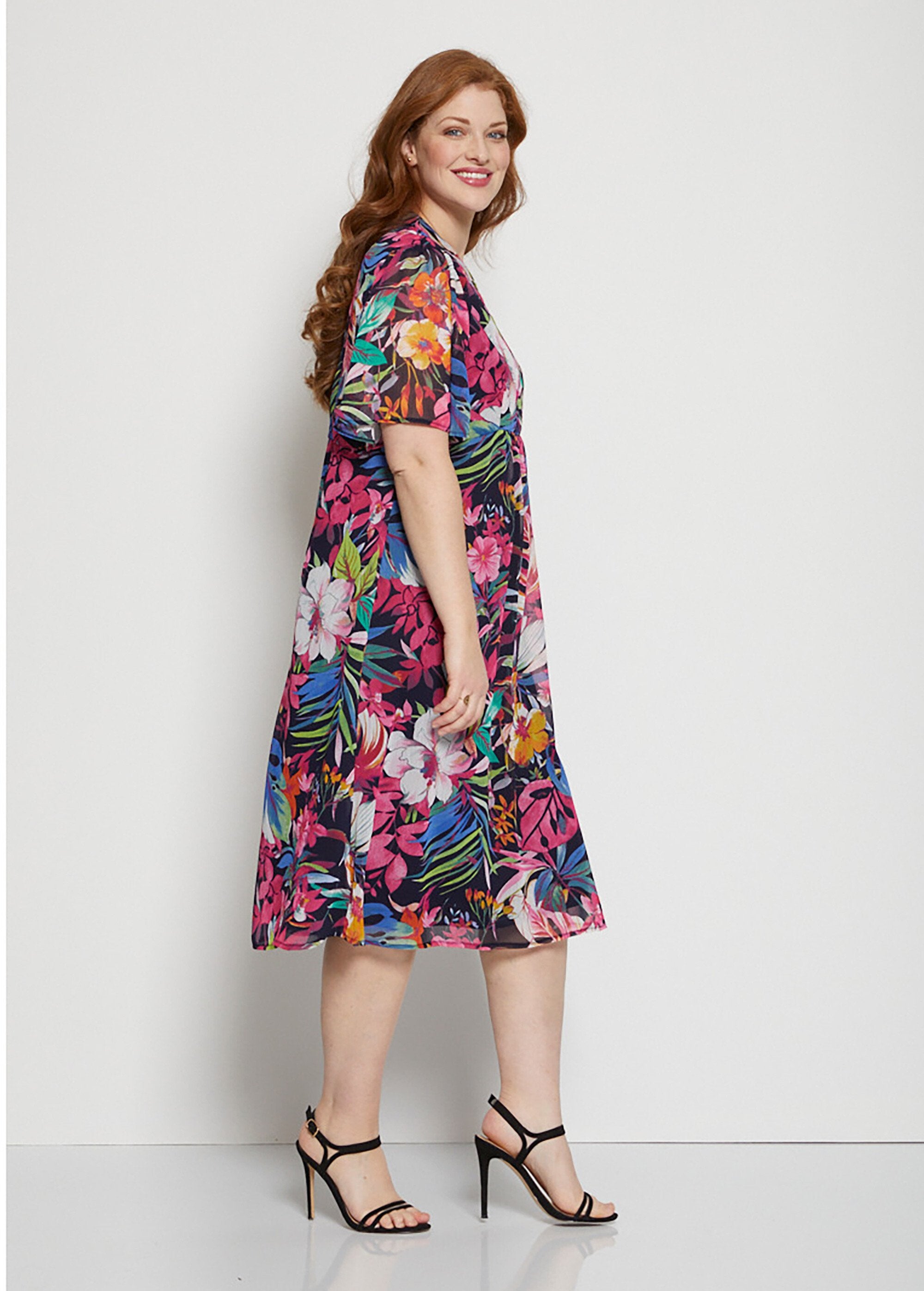 Vestido_corto_evasé_estampado_flores_Multicolor_FA1_curvy