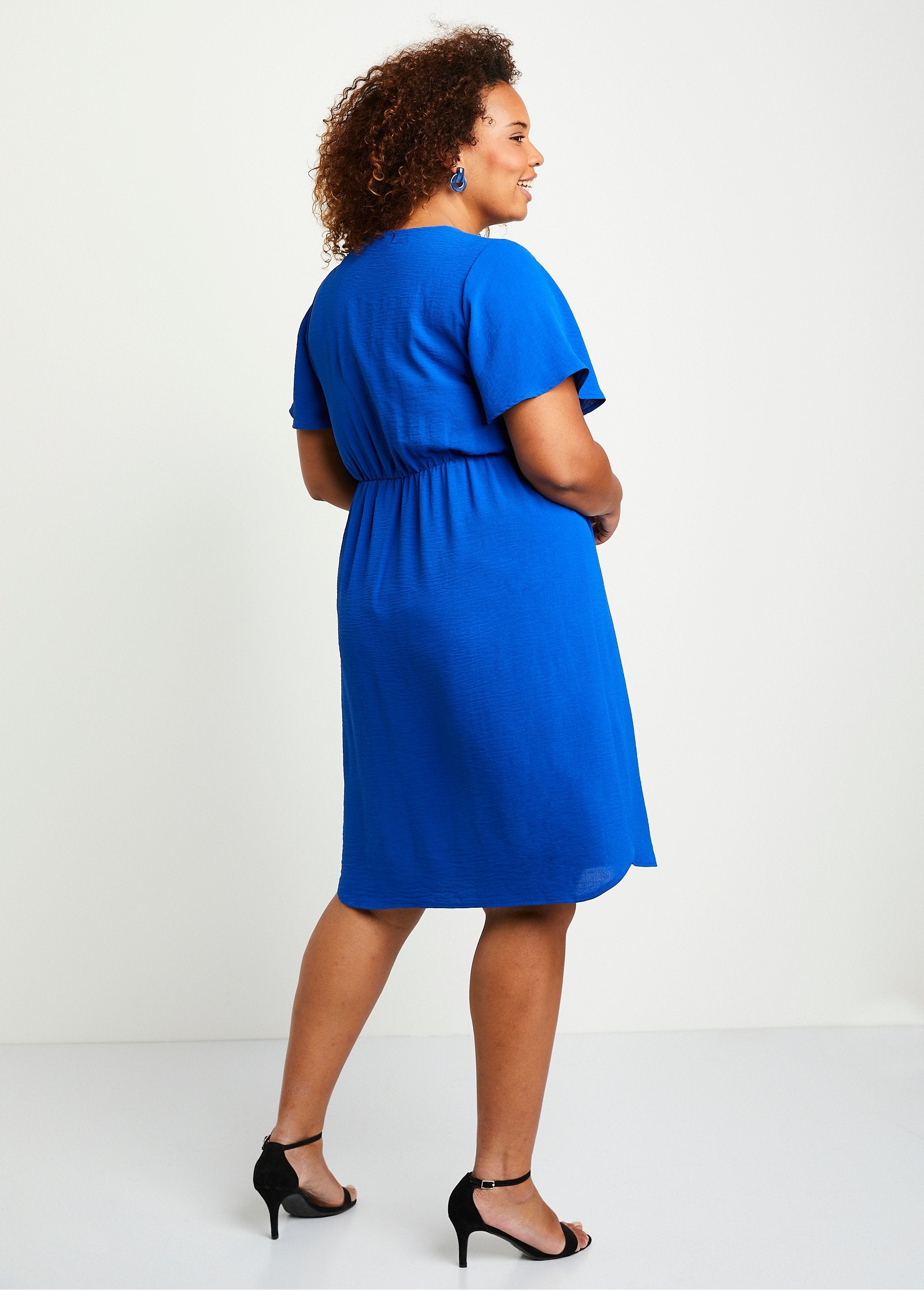 Vestido_corto_liso_evasé_Azul_DO1_curvy