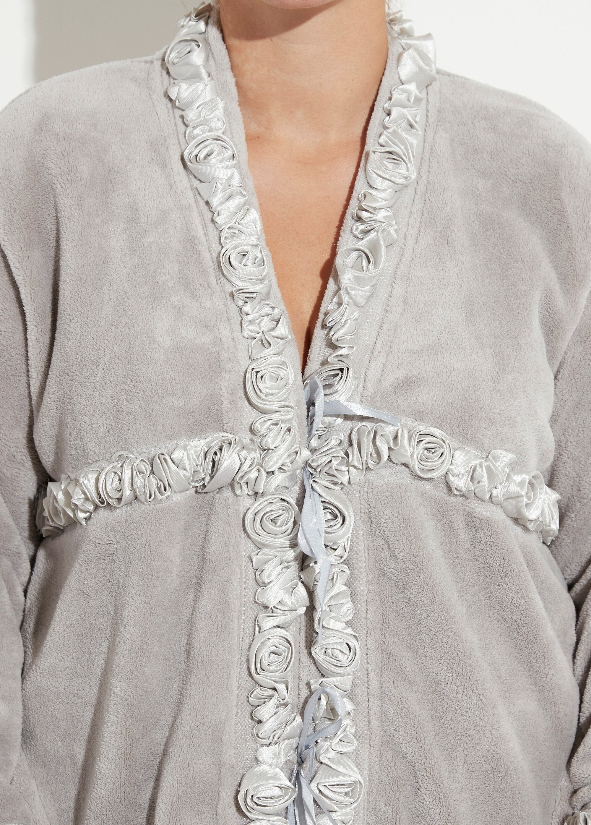 Robe_de_chambre_polaire,_détails_roses_Gris_DE1_curvy