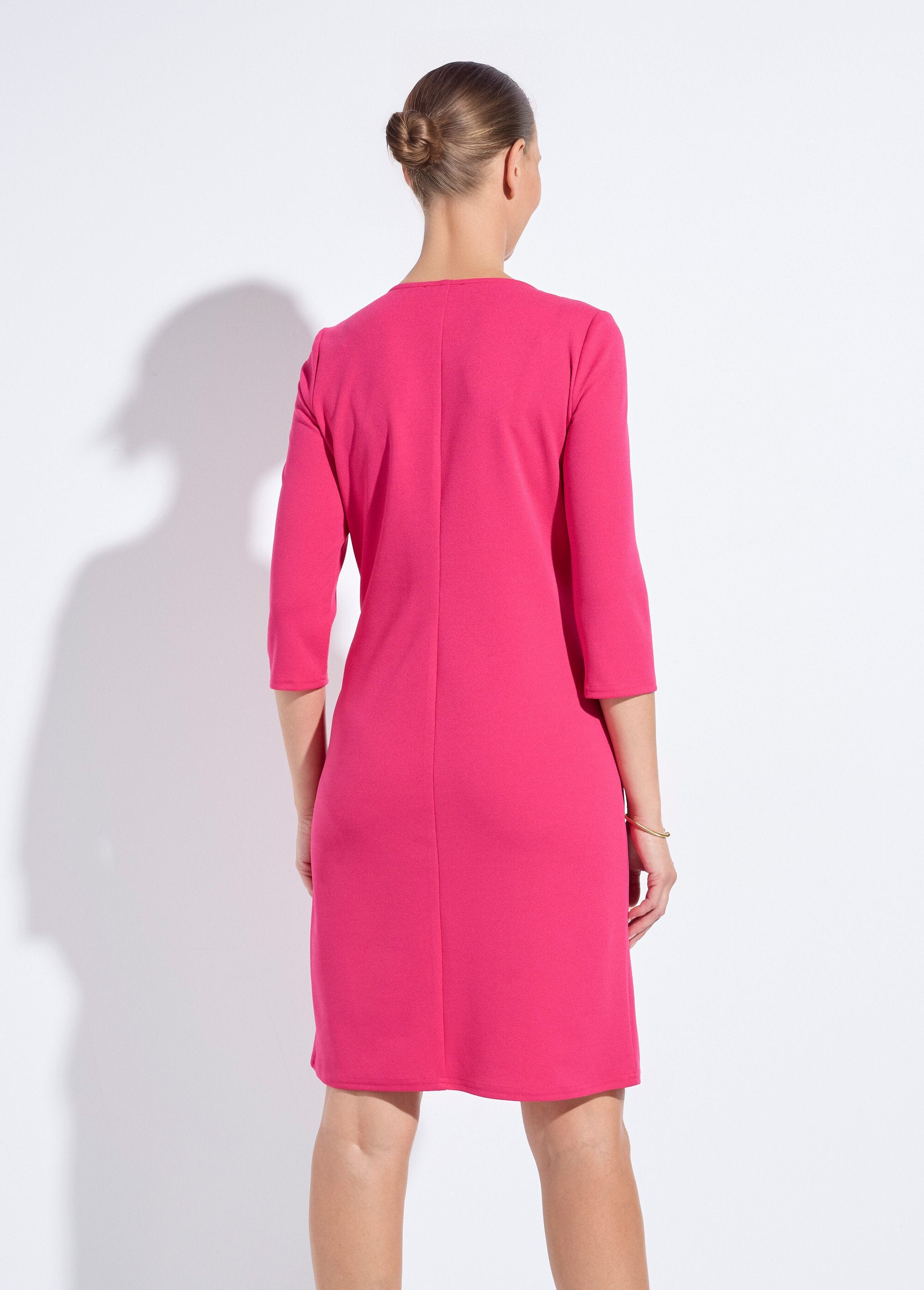 Vestido_recto_con_mangas_3/4_en_punto_suave_Fucsia_DO1_slim