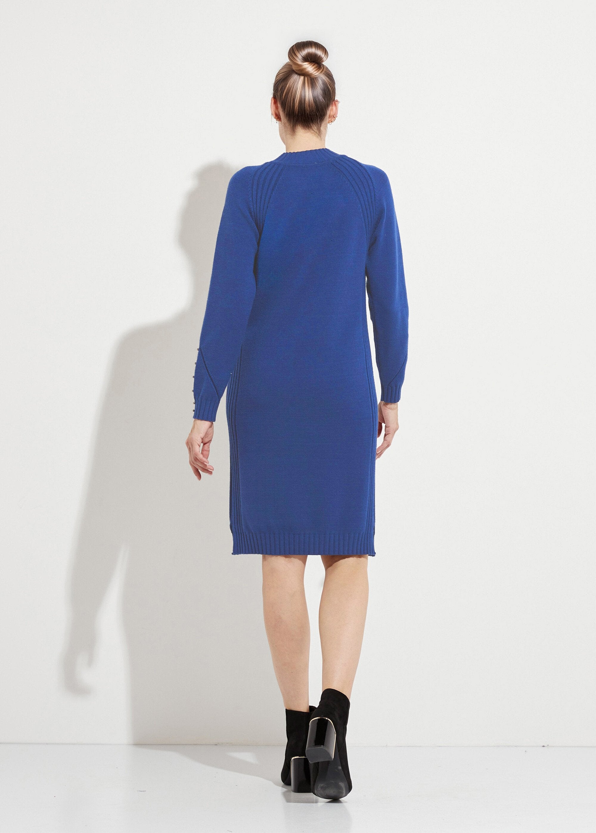 Vestido_de_jersey_de_cuello_alto_con_detalles_de_canalé_con_cuentas_Azul_DO1_slim