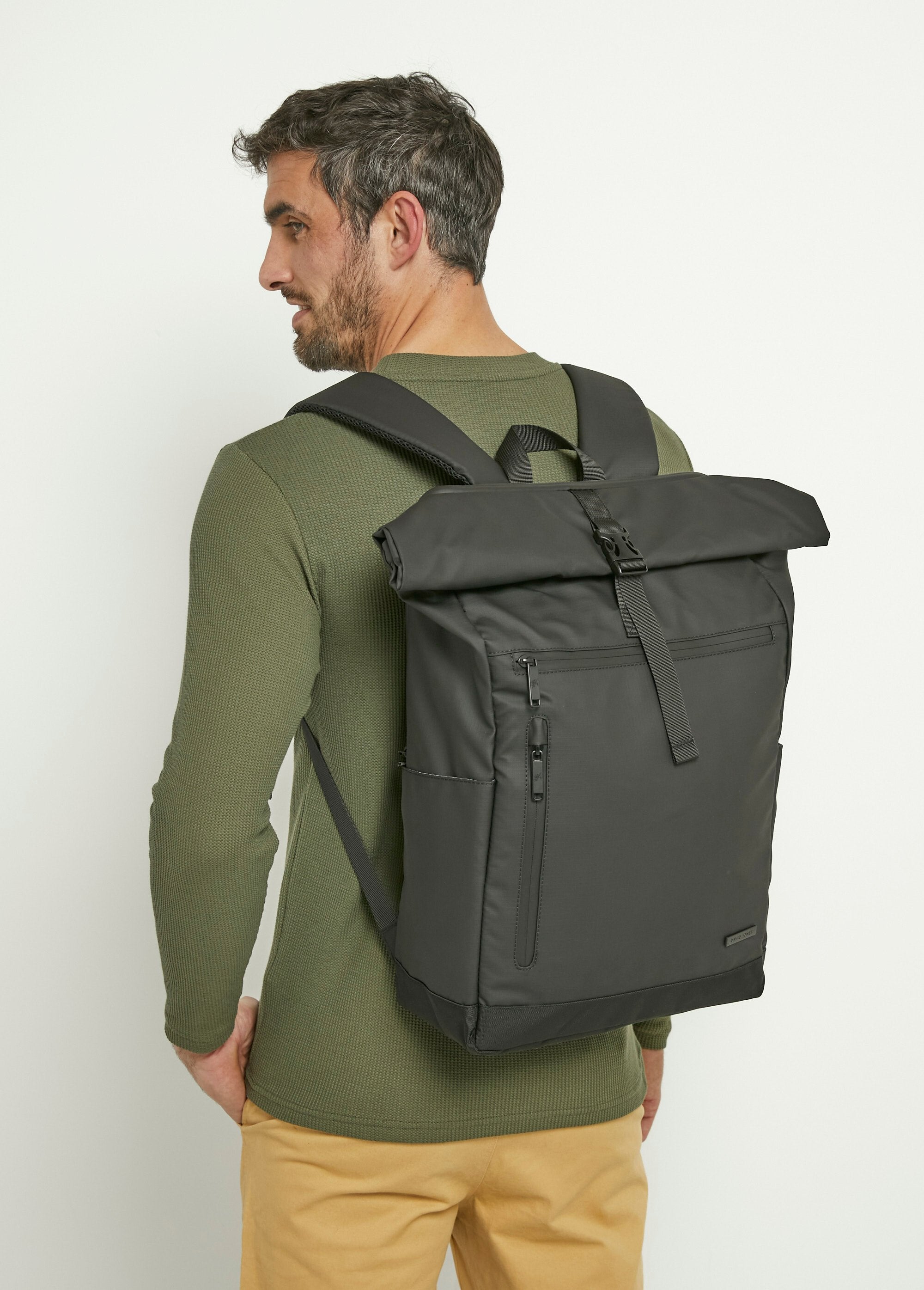 Mochila_urbana_multibolsillos_con_cremallera_Negro_FA1_slim
