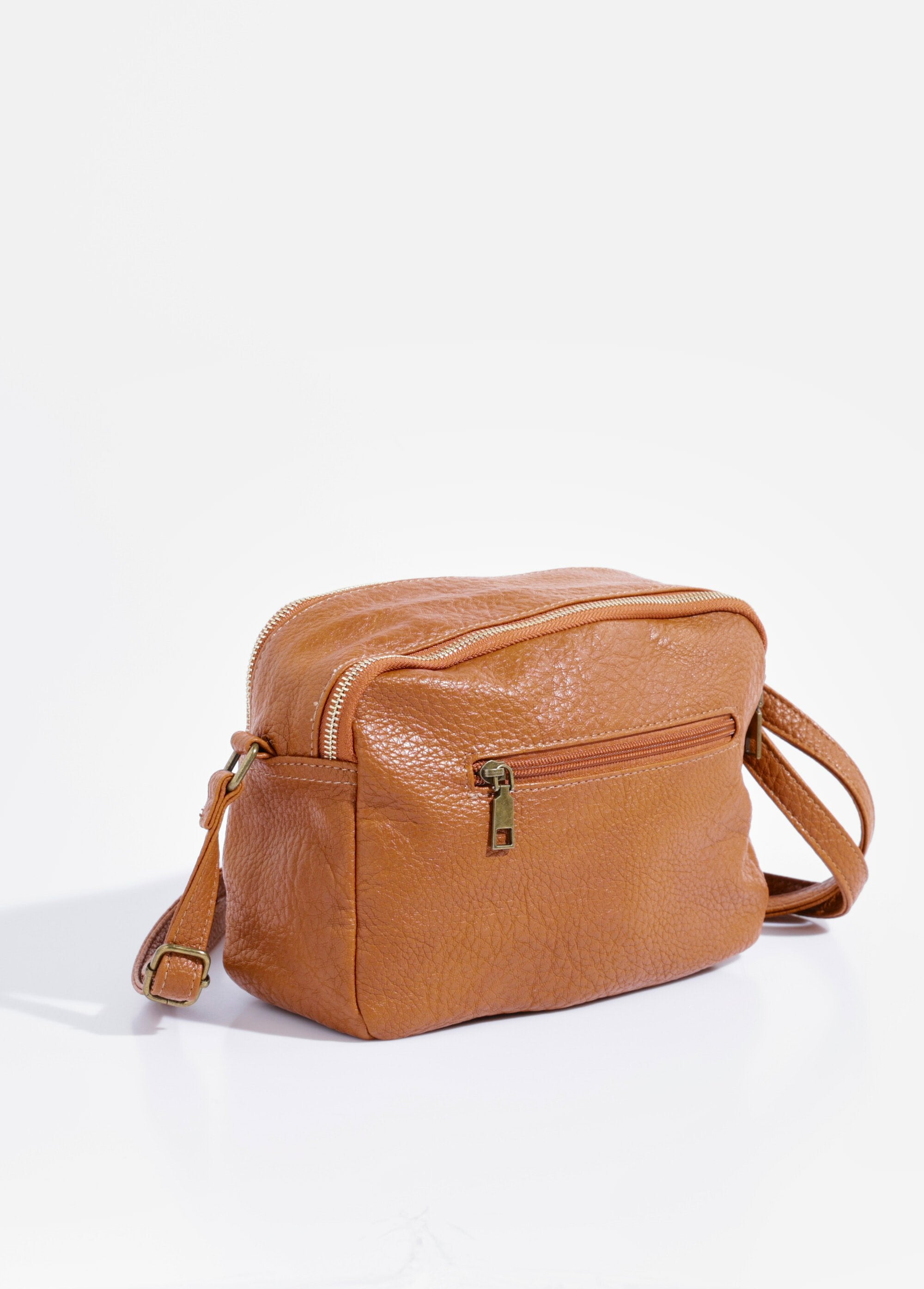 Bolso_compacto_con_doble_cremallera_metálica_camello_DO1_slim