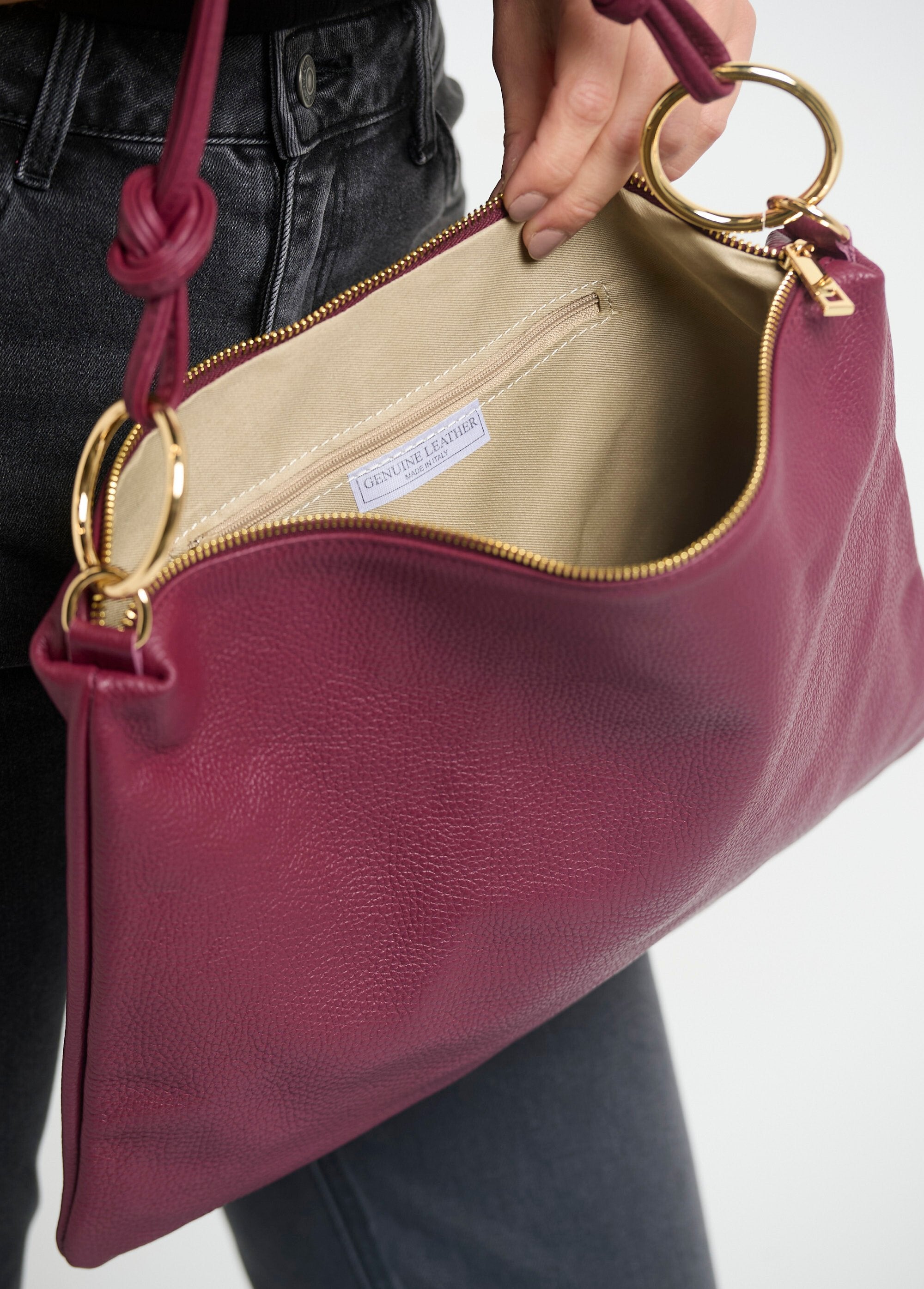 Bolso_de_piel_granulada_con_asas_de_anilla_Bordeaux_DE1_slim