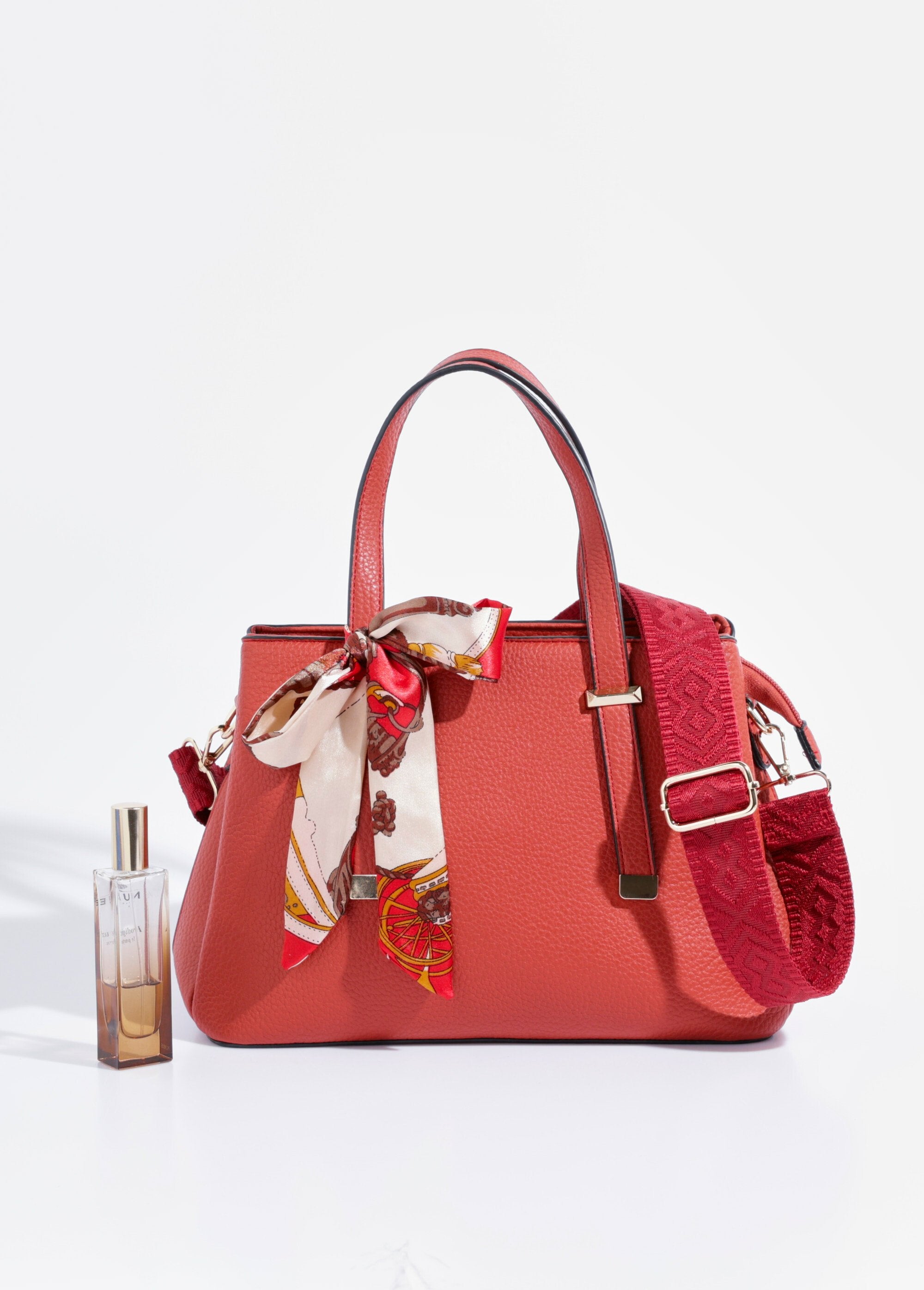 Bolso_para_llevar_al_hombro_o_en_la_mano._Tomette_FA1_slim