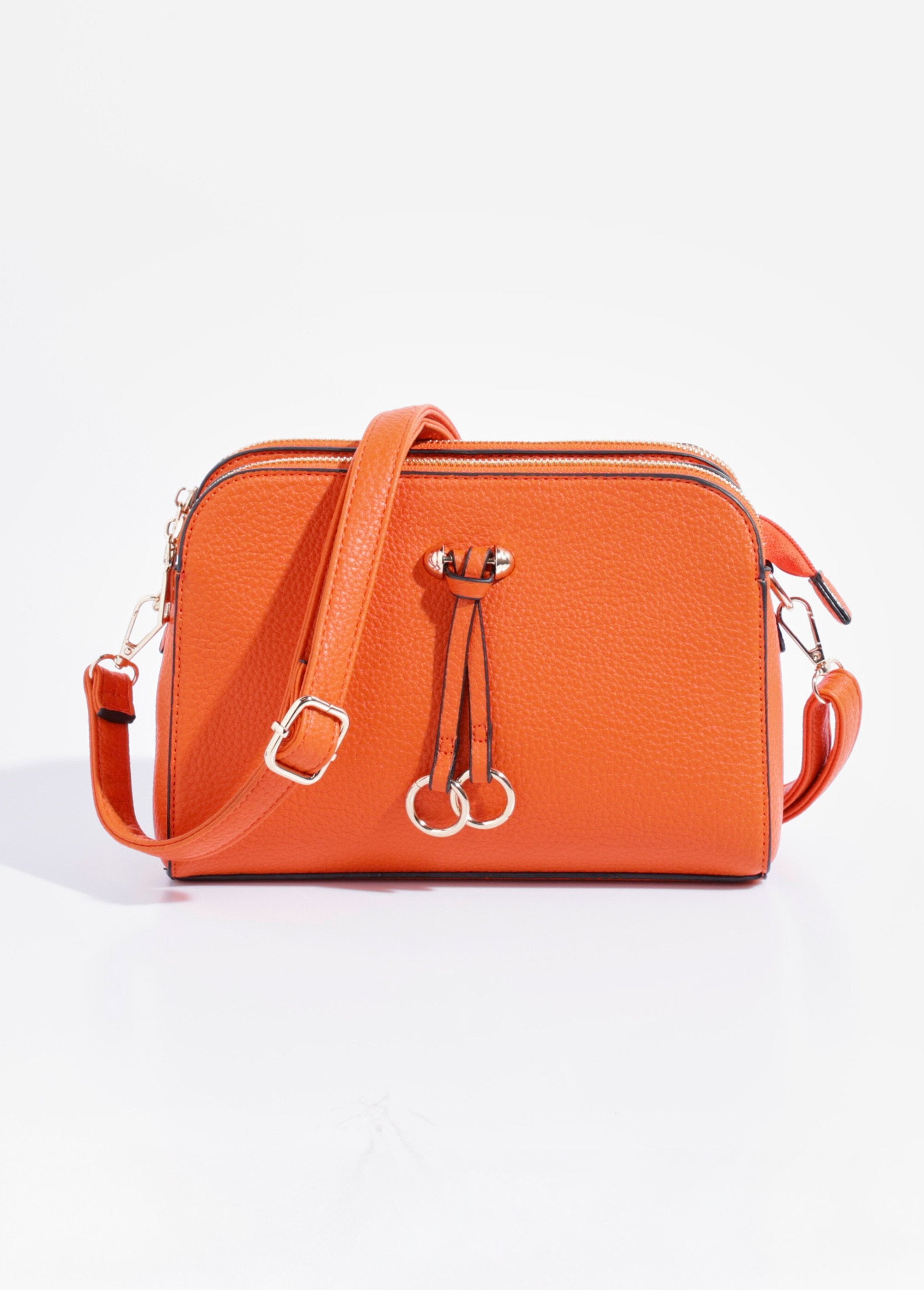Bolso_compacto_multibolsillos_con_detalle_metálico_naranja_FA1_slim
