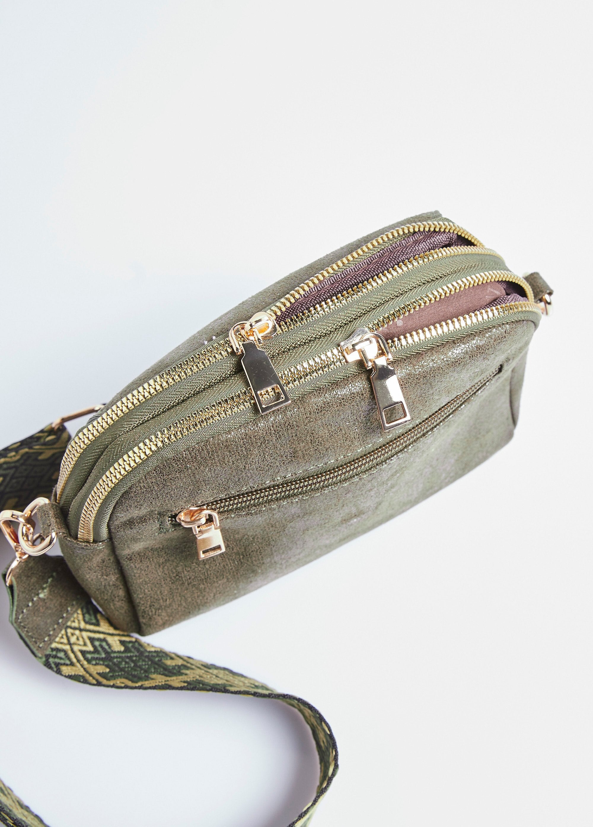 Bolso_de_piel_sintética_metalizada_con_bandolera_Caqui_DE1_slim
