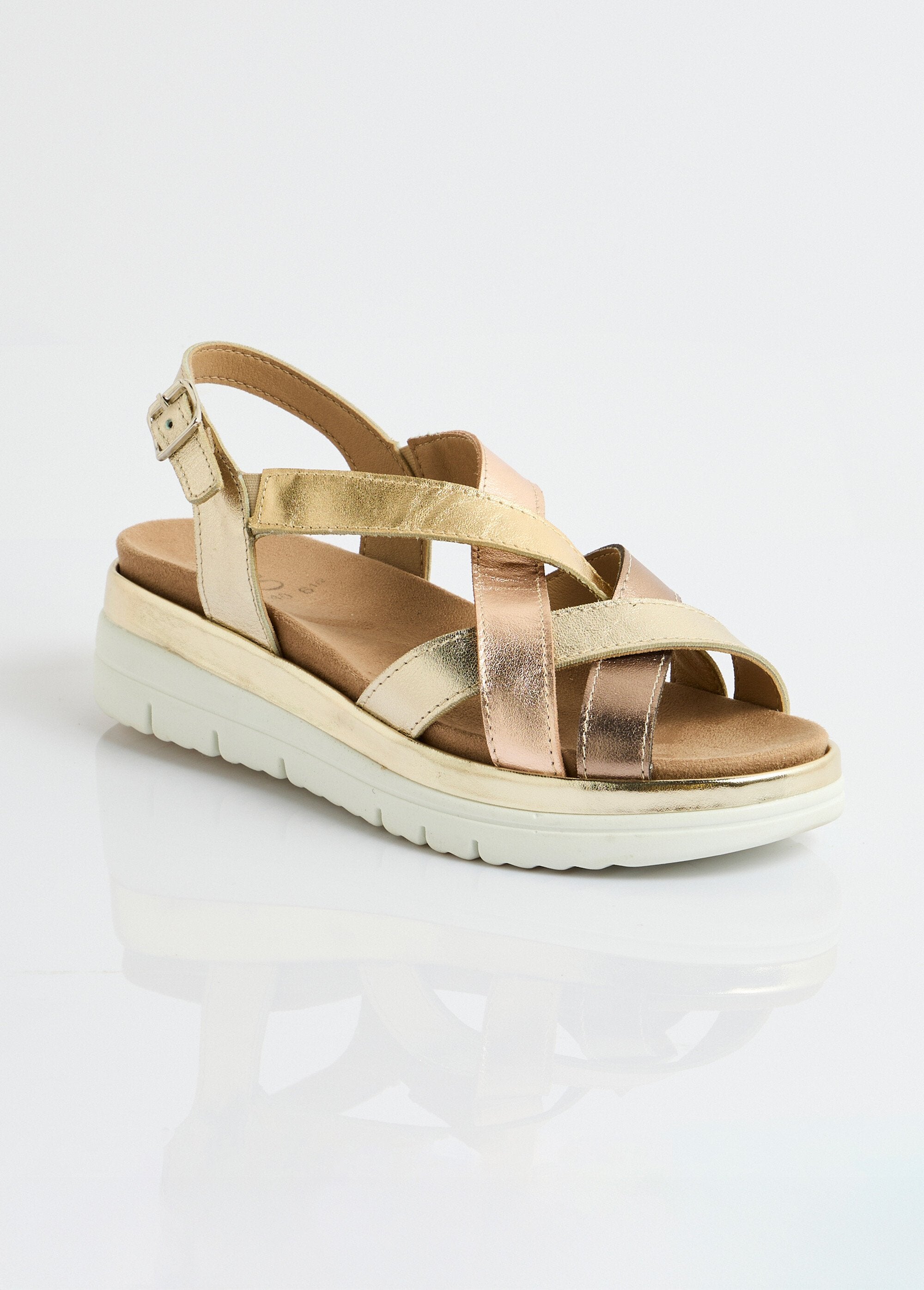 Sandalias_cuña_multitiras_ancho_ancho_Oro_y_bronce_FA1_slim