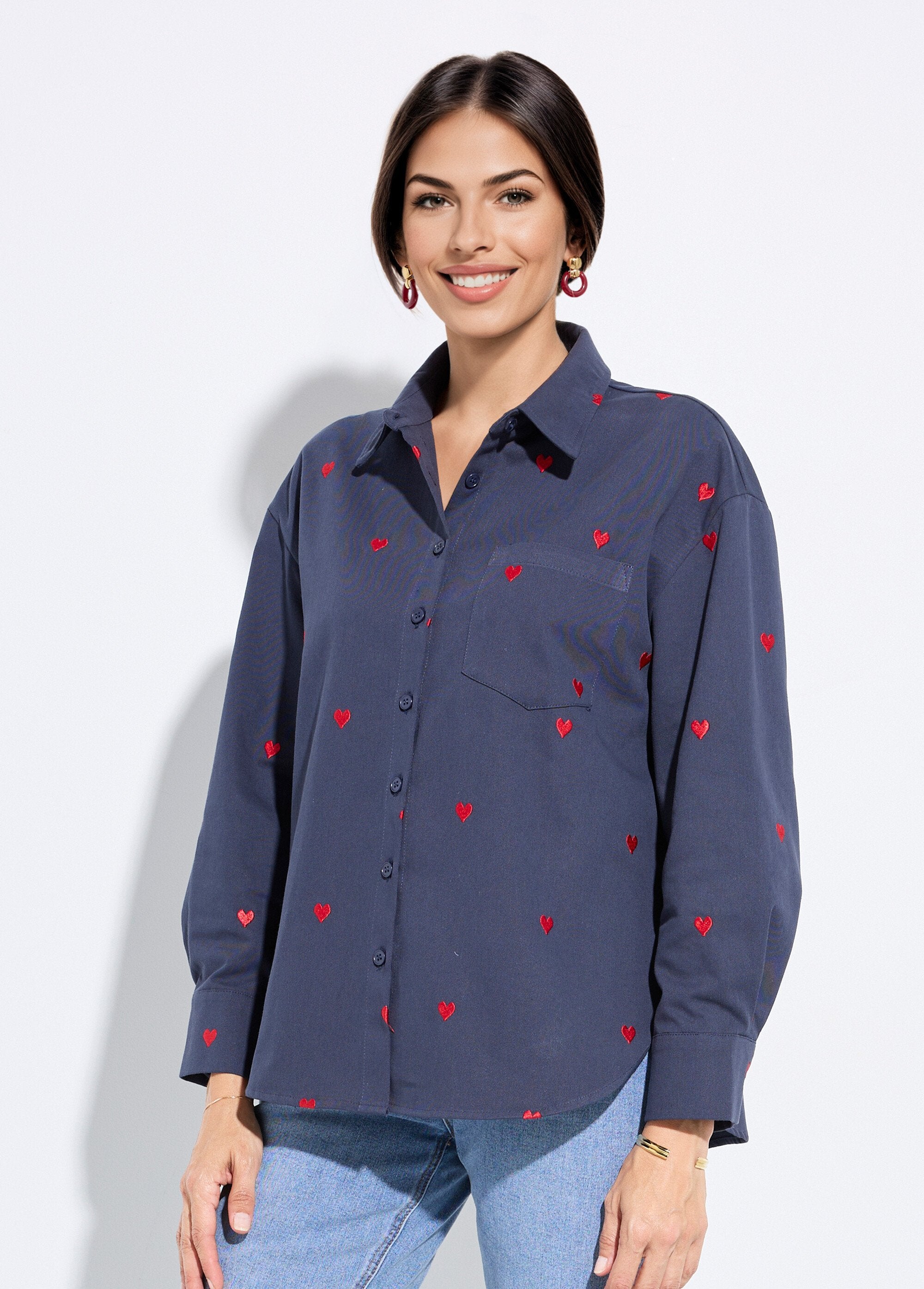 Sobrecamisa_de_sarga_con_corazones_bordados_Marina_FA1_slim