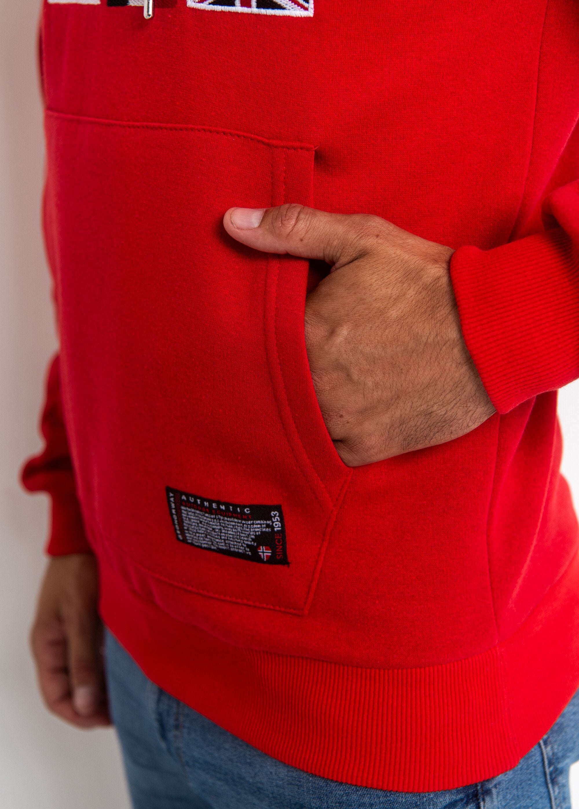 Sudadera_con_capucha_y_bolsillo_canguro_Rojo_DE3_slim