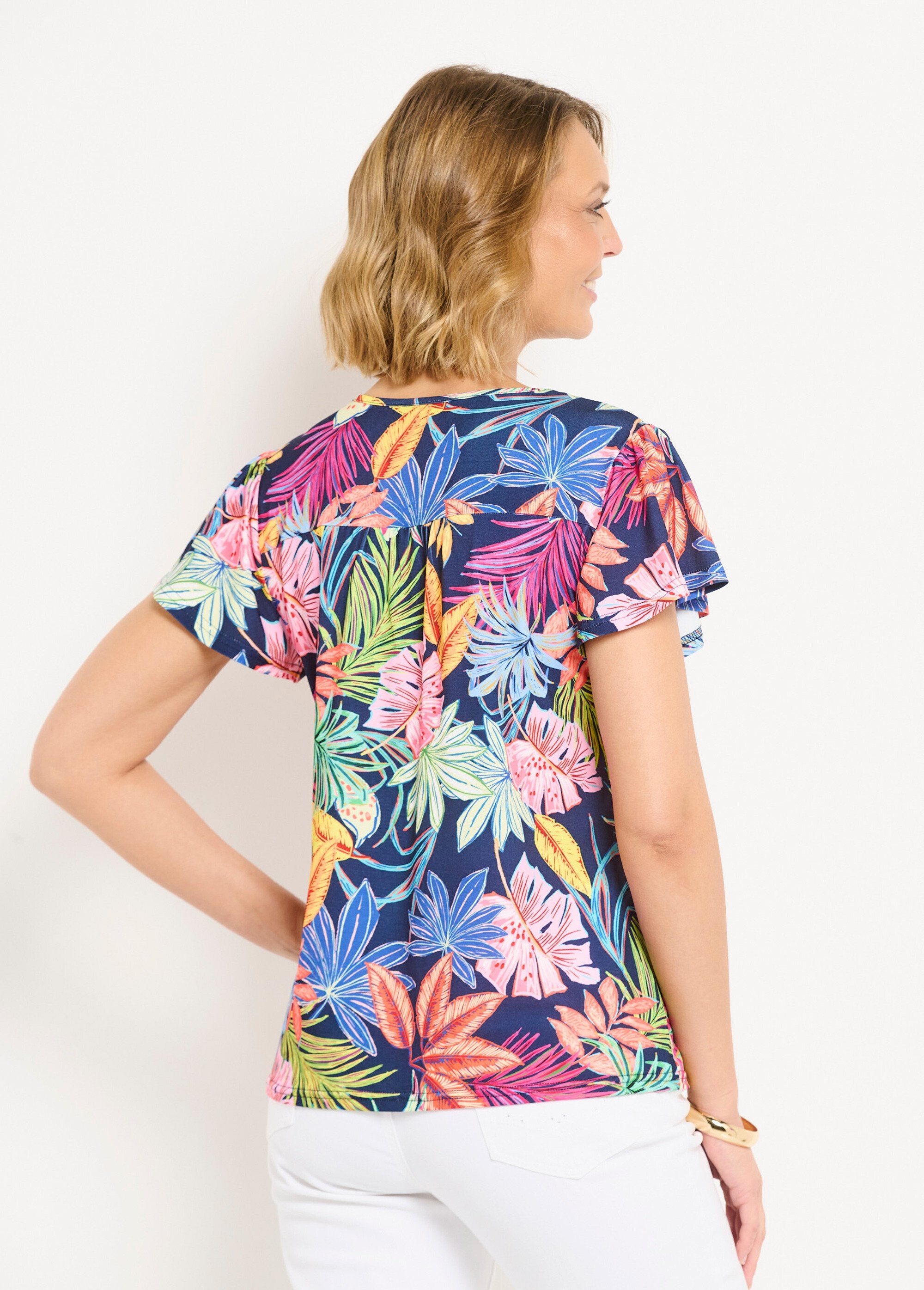 Camiseta_holgada_de_manga_corta_con_estampado_de_hojas_y_cuello_en_V_Azul_marino_y_rosa_DO1_slim