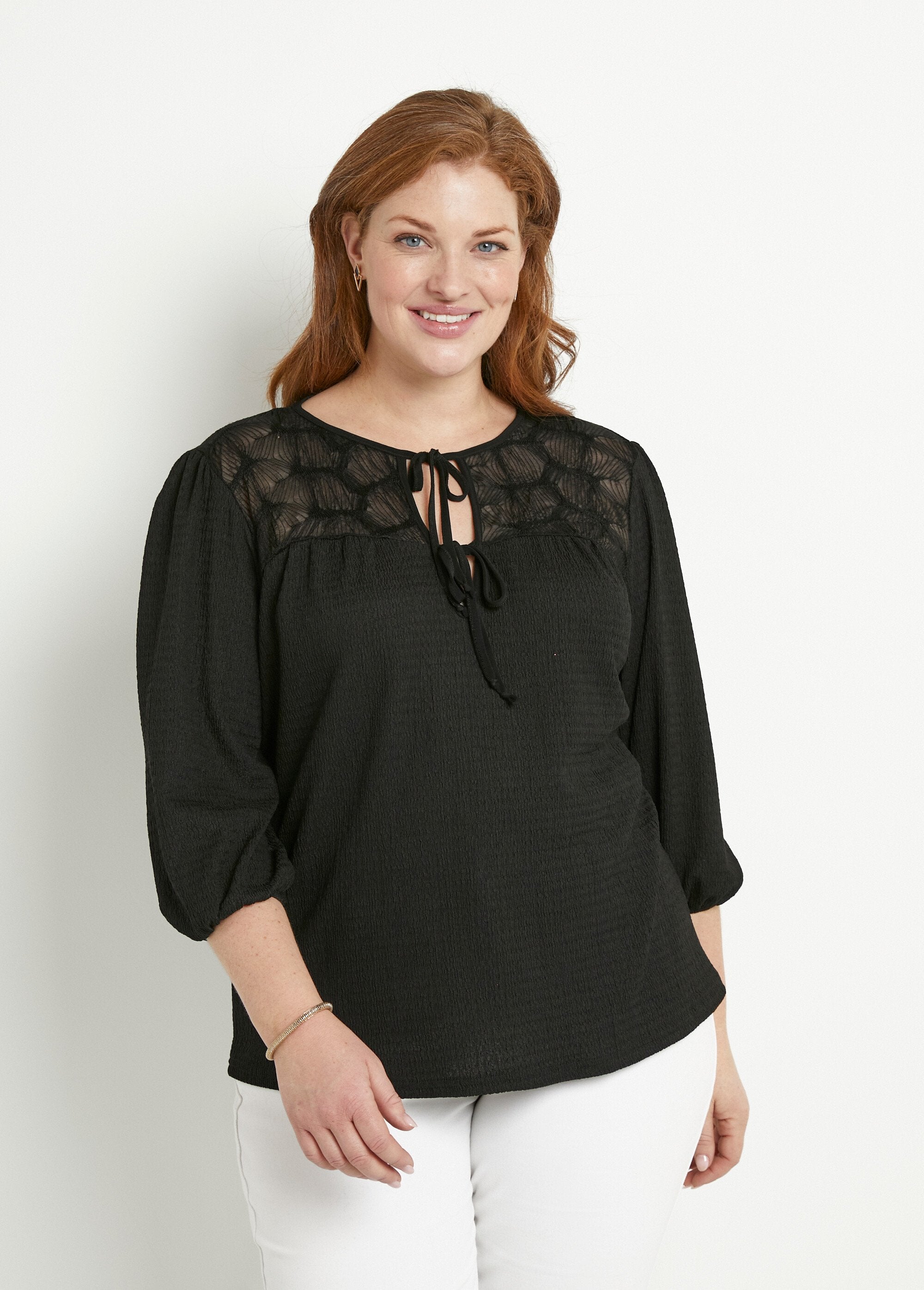 Camiseta_de_cuello_en_V_con_mangas_3/4_de_voile_Negro_FA1_curvy
