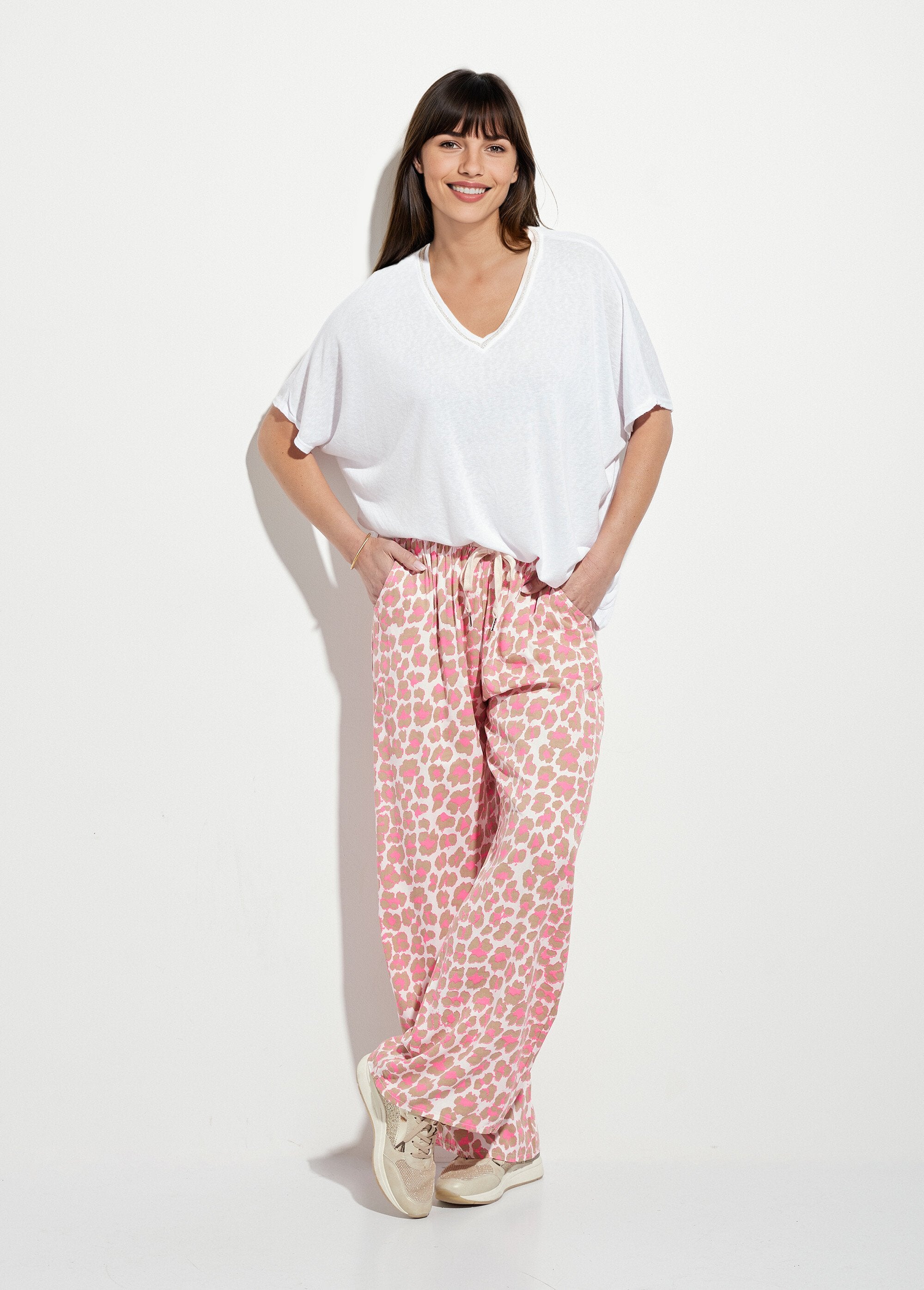 Camiseta_metalizada_con_cuello_en_V_y_mangas_kimono_Blanco,_Blanca_SF1_slim