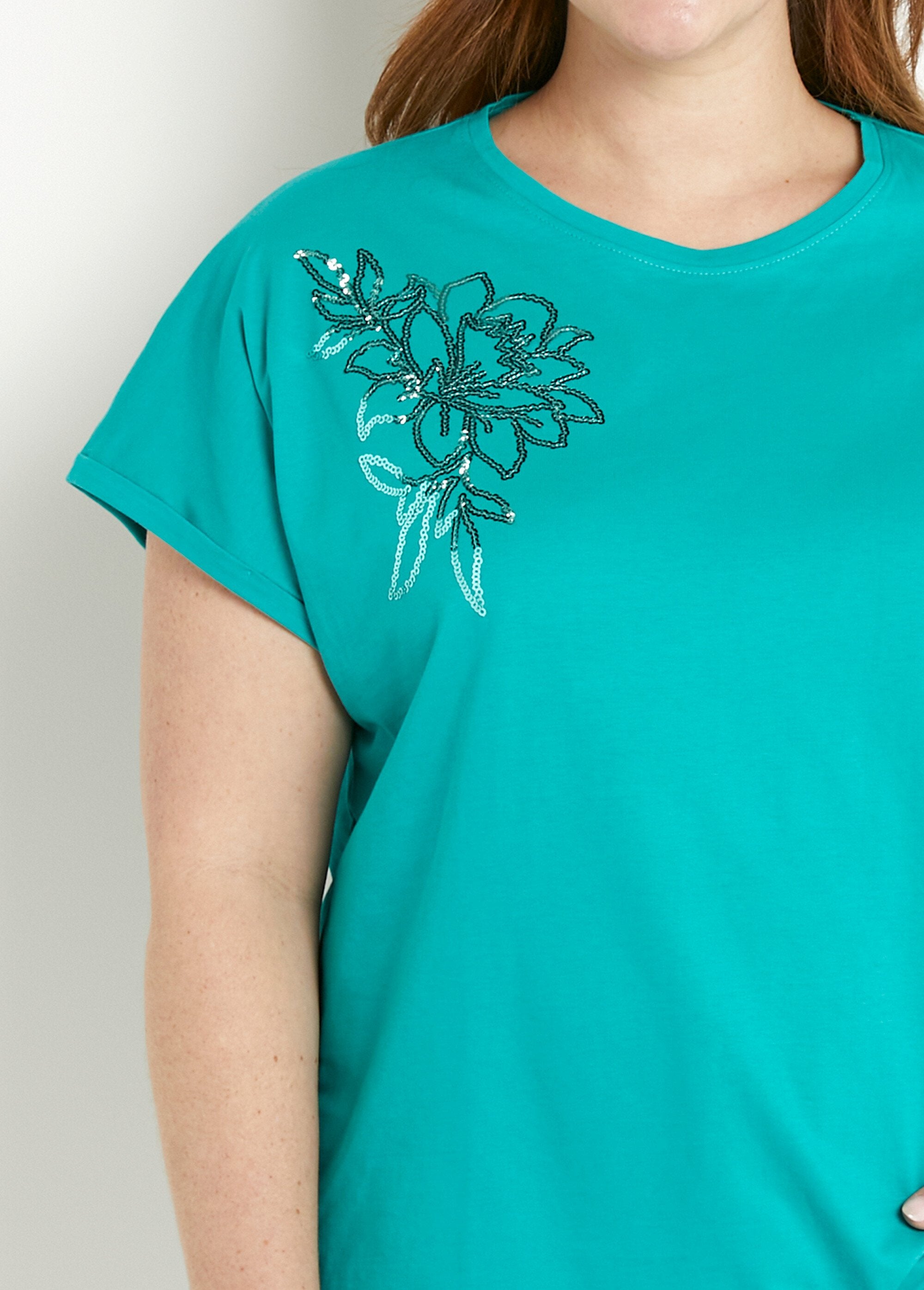 Camiseta_de_algodón_lisa_con_mangas_cortas_y_lentejuelas._Turquesa_DE1_curvy