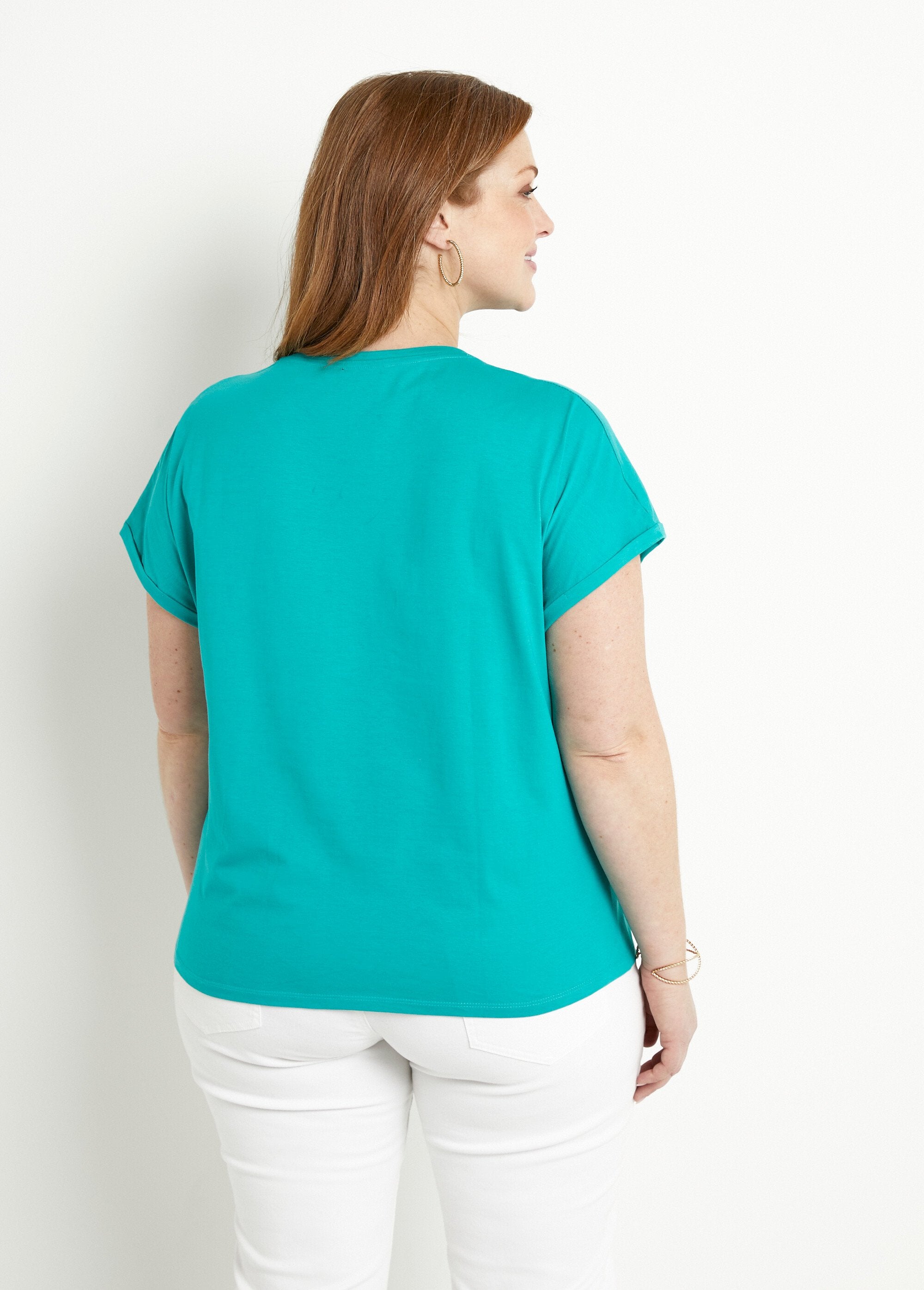Camiseta_de_algodón_lisa_con_mangas_cortas_y_lentejuelas._Turquesa_DO1_curvy