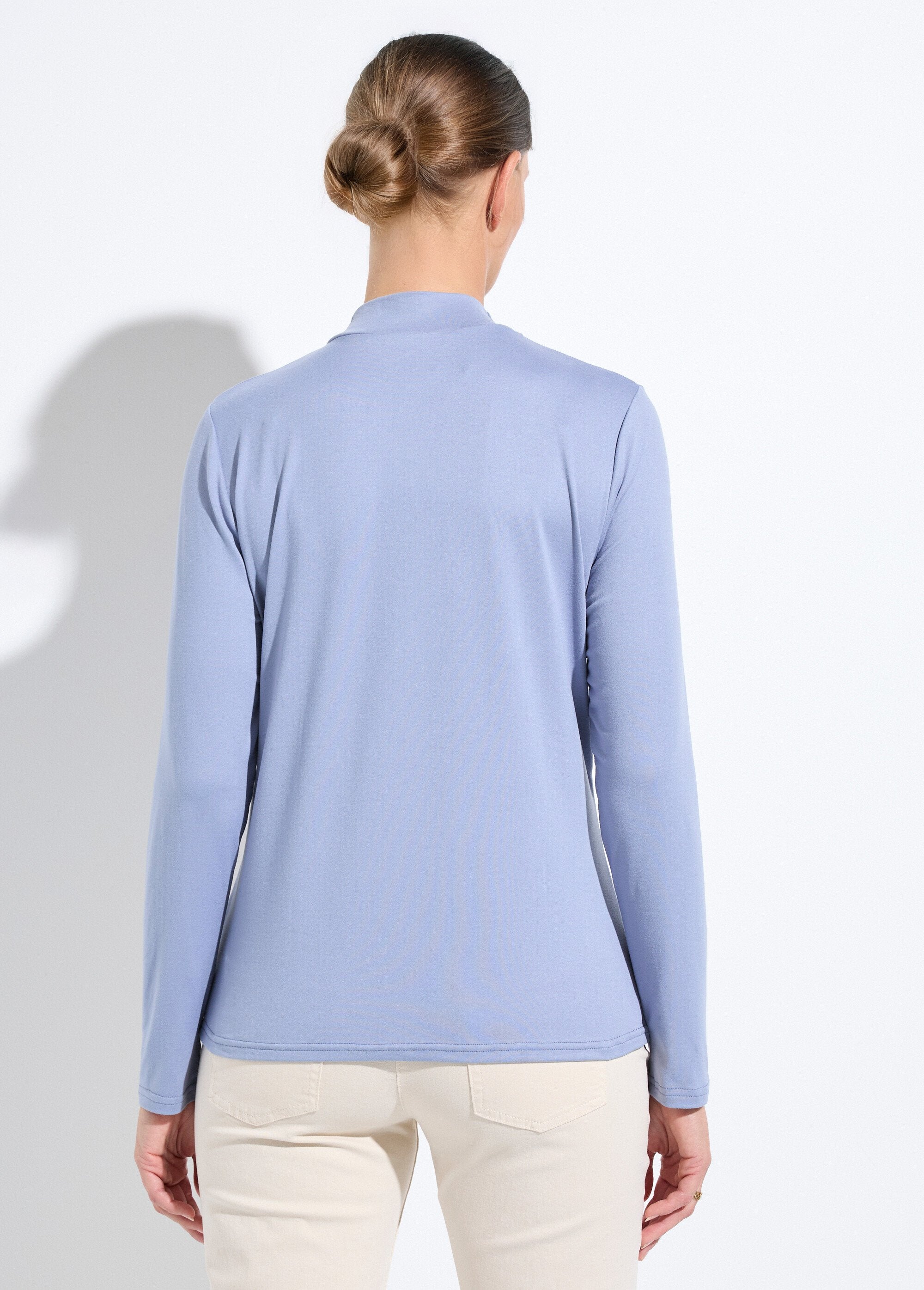Camiseta_suave_de_manga_larga_y_cuello_alto._Índigo_DO1_slim