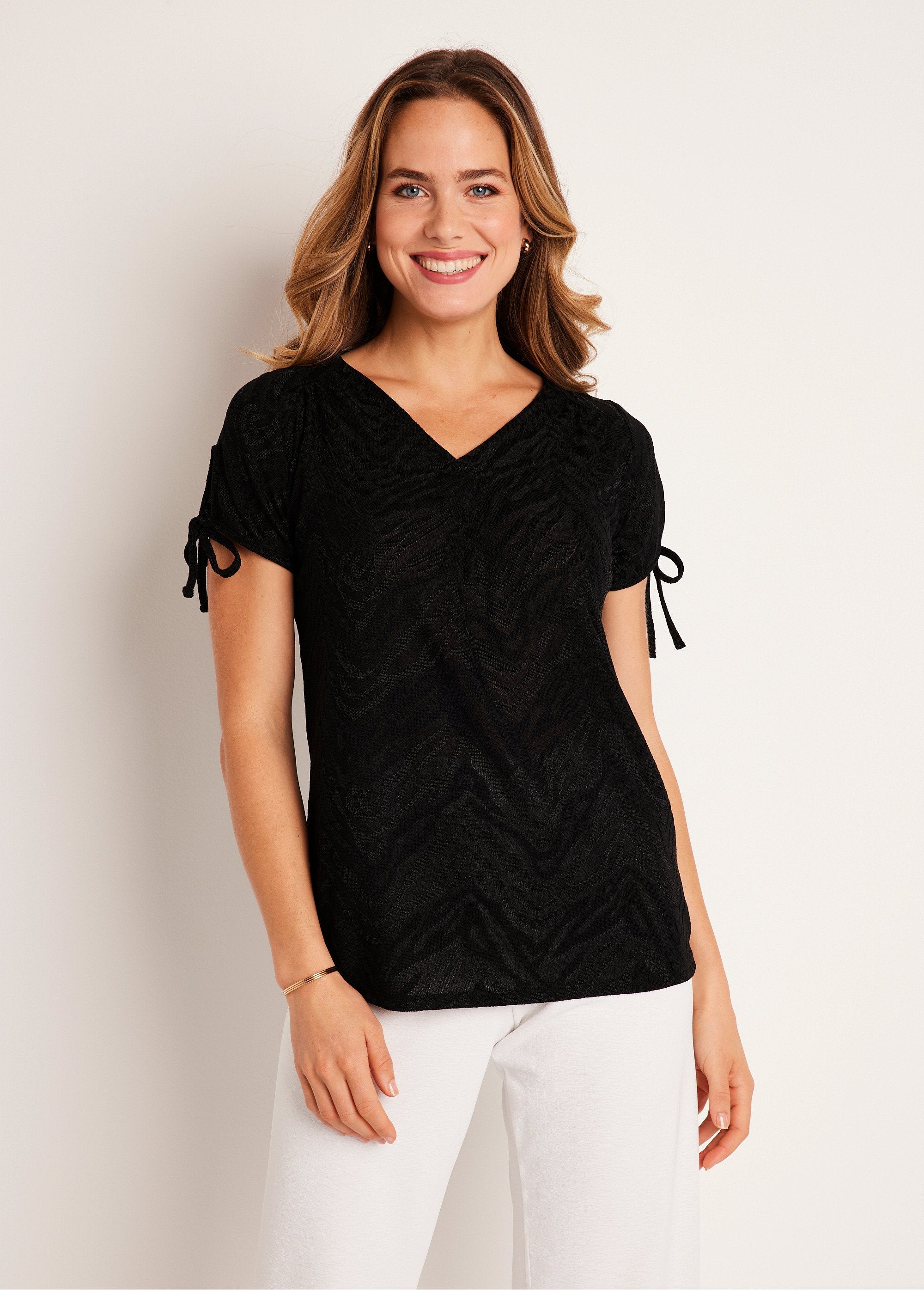 Camiseta_larga_holgada_cuello_pico_Negro_FA1_slim