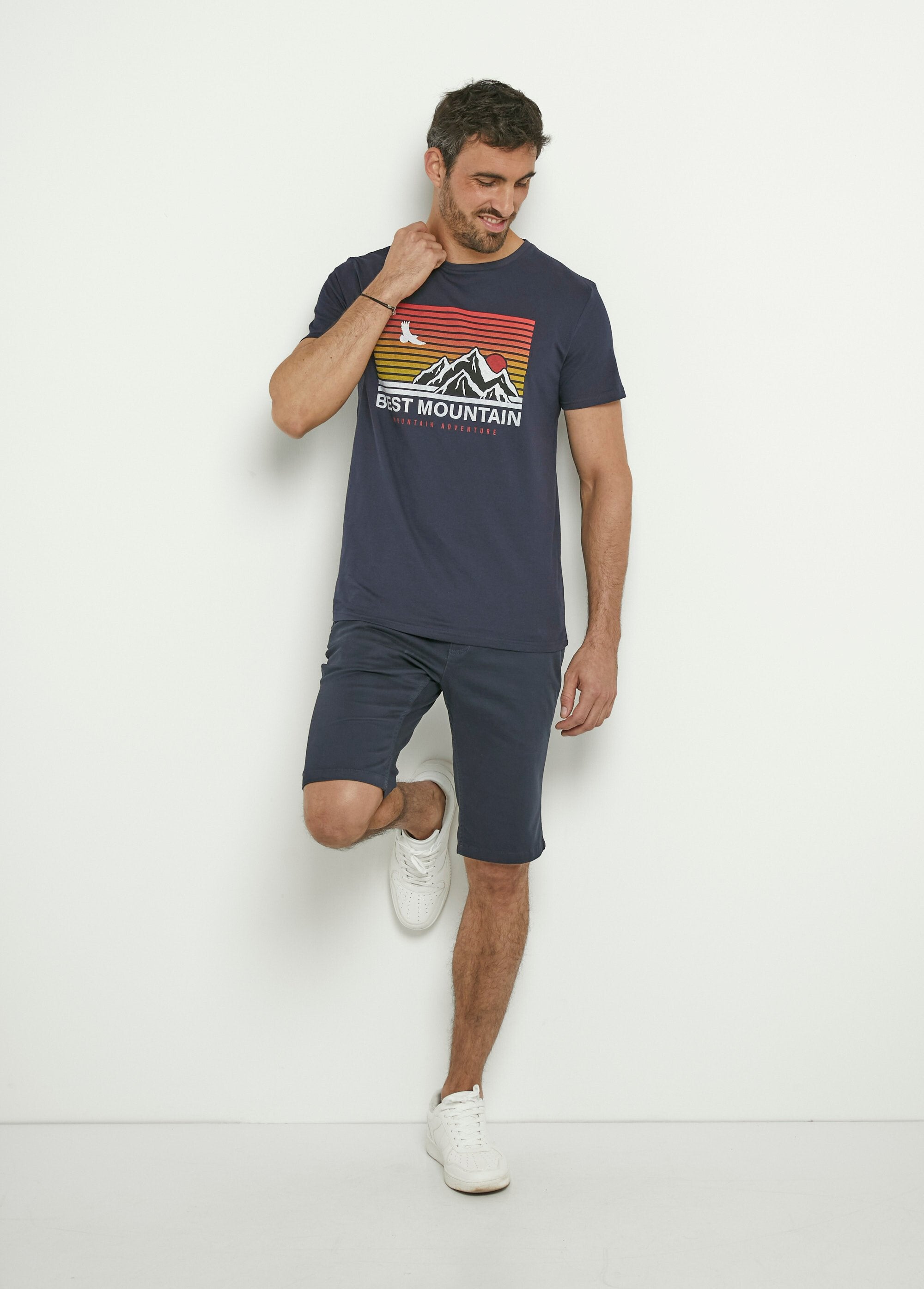 Camiseta_de_manga_corta_con_estampado_de_montaña_Marina_SF1_slim