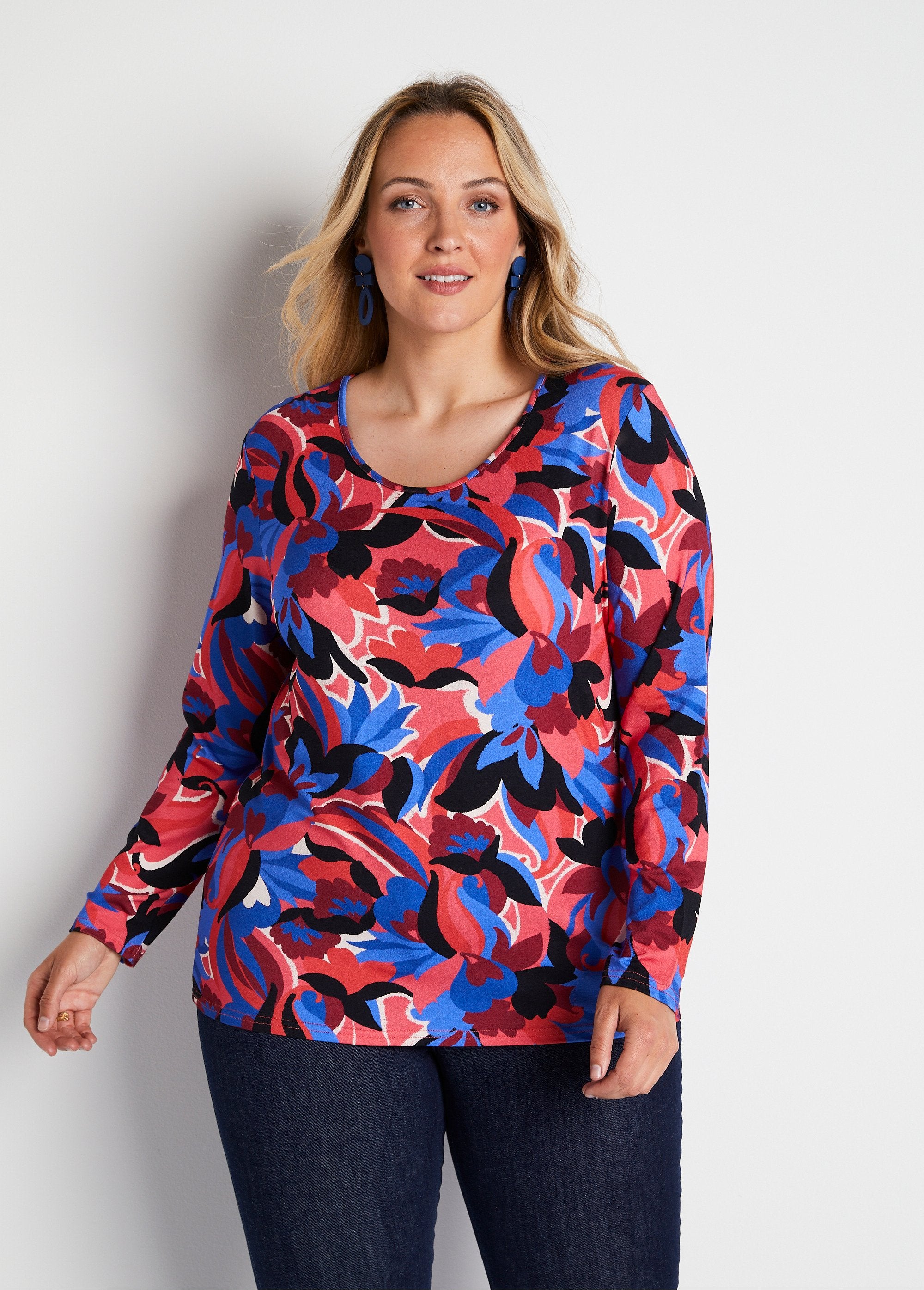 Camiseta_recta_estampada_manga_larga_azul_y_rosa_FA1_curvy