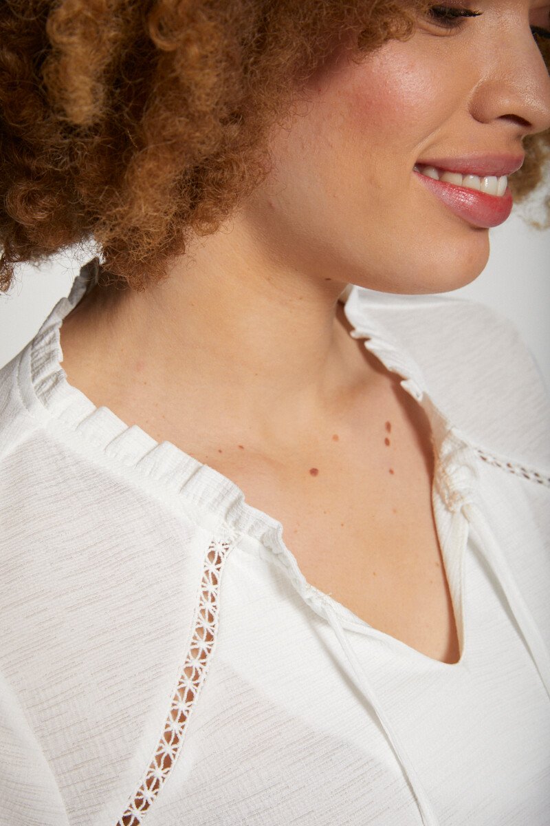 Camiseta_de_malla_con_relieve_estilo_blusa_Crudo_DE2_slim