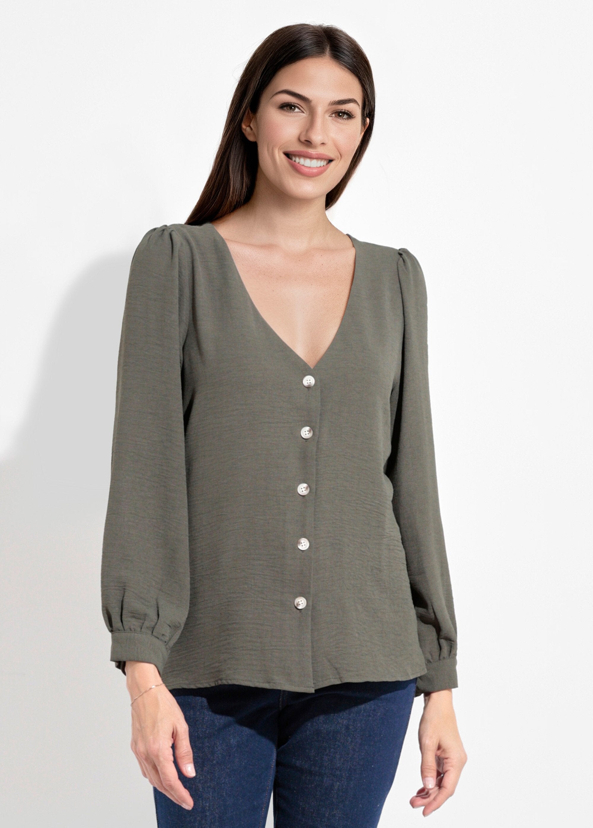 Túnica_abotonada_y_en_relieve_con_cuello_en_V_Caqui_FA1_slim
