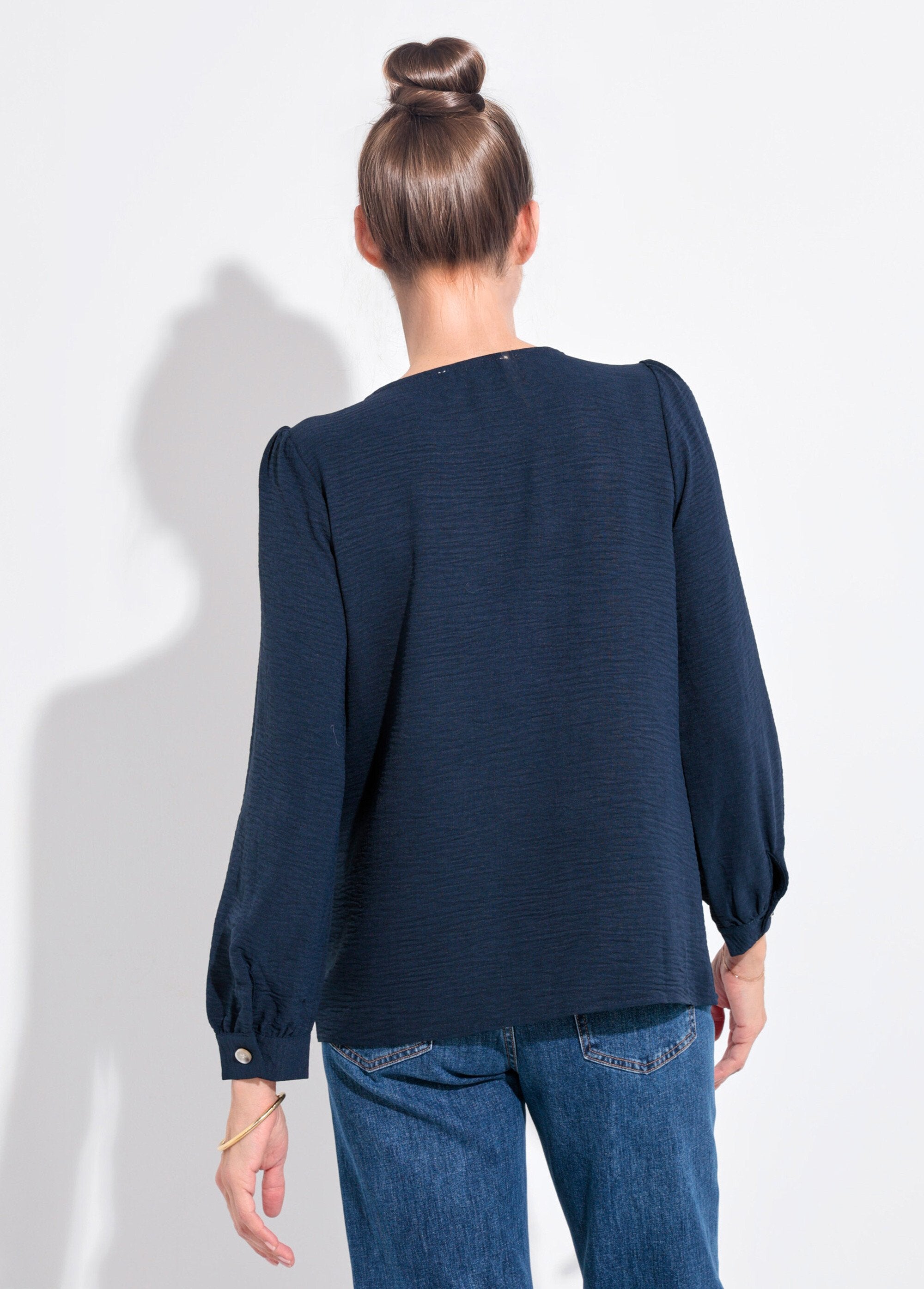 Túnica_abotonada_y_en_relieve_con_cuello_en_V_Marina_DO1_slim