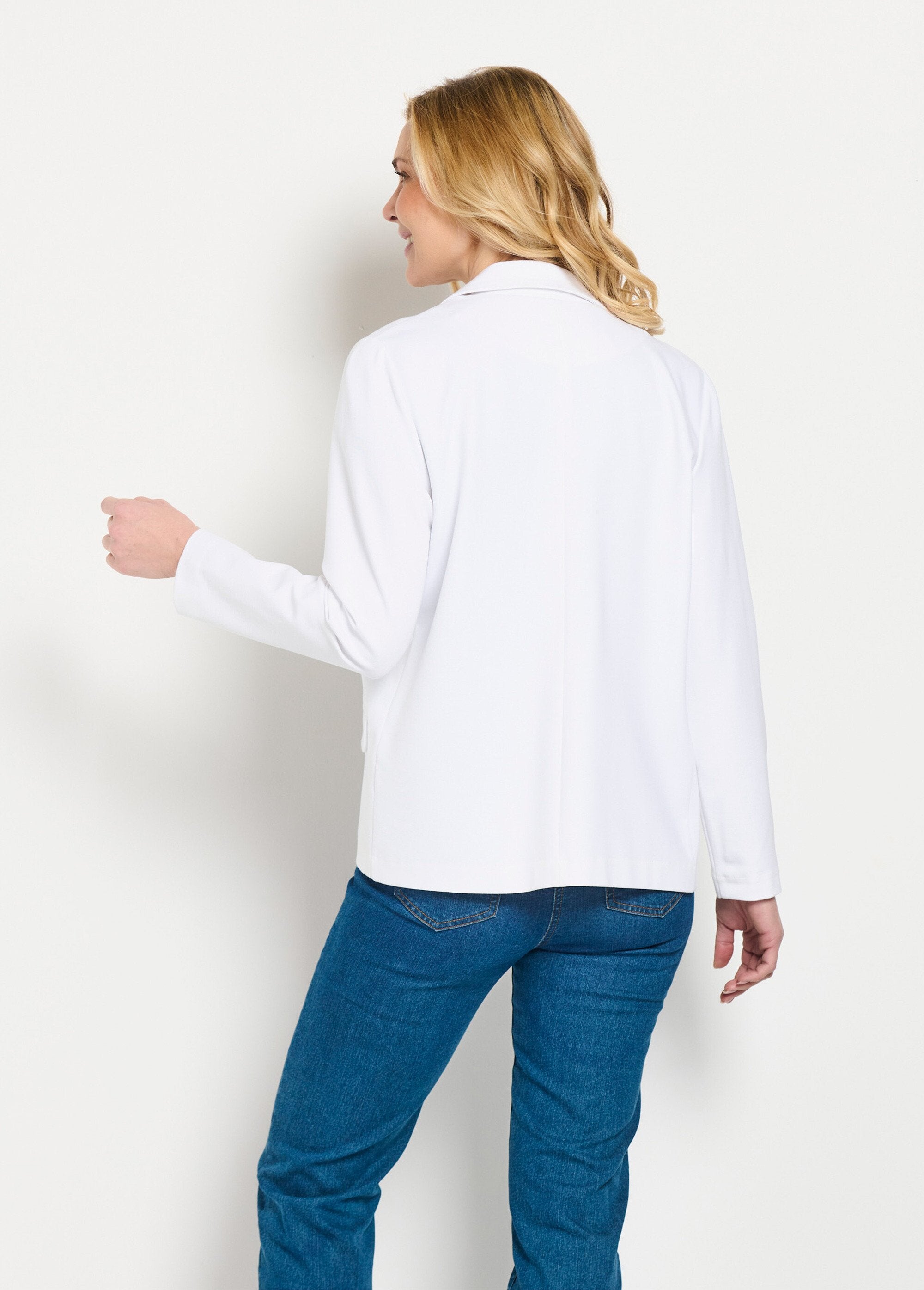 Chaqueta_recta_con_botones_en_punto_Milano_liso_Blanco,_Blanca_DO1_slim