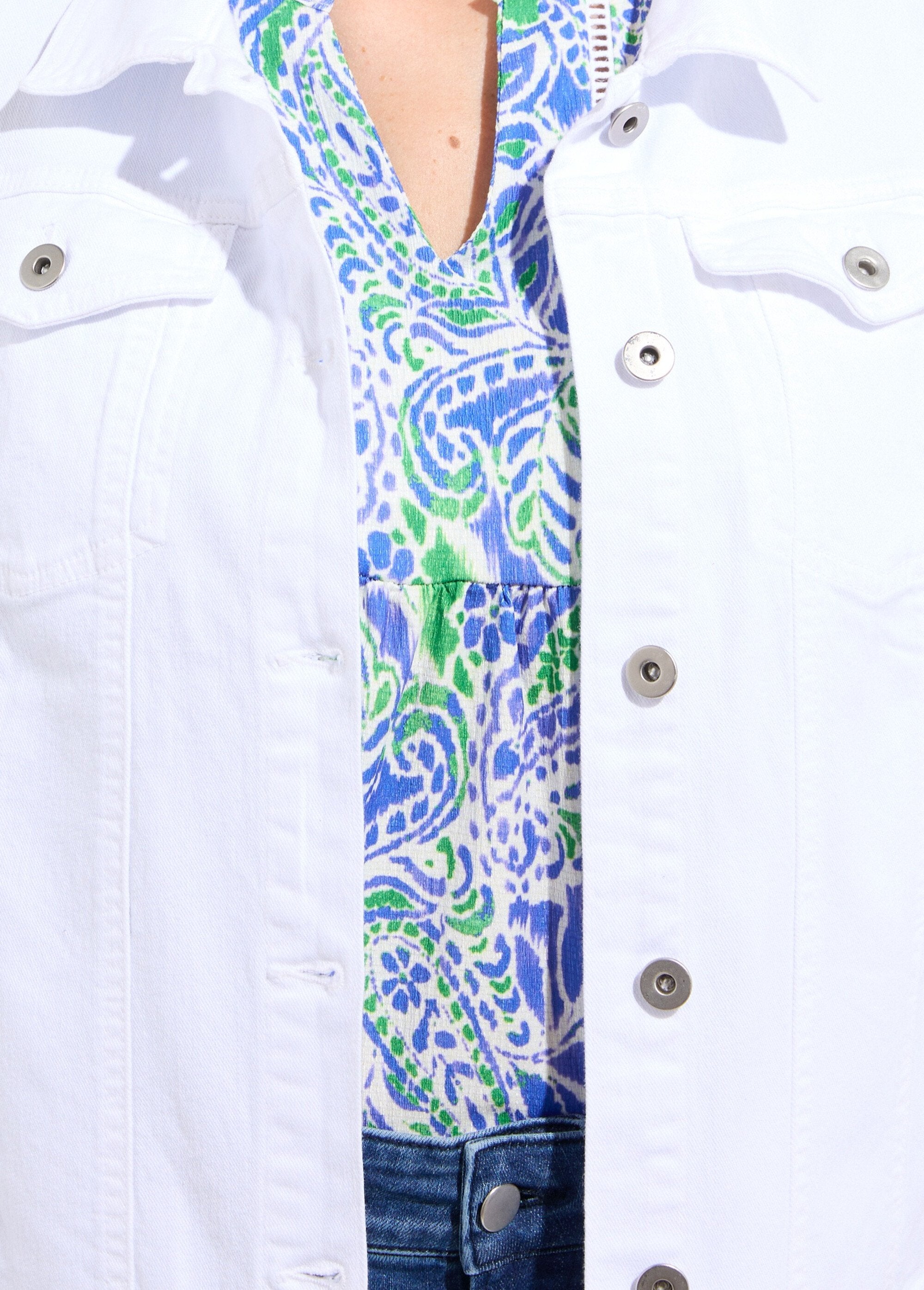 Chaqueta_vaquera_recta_con_botones_Blanco,_Blanca_DE1_slim