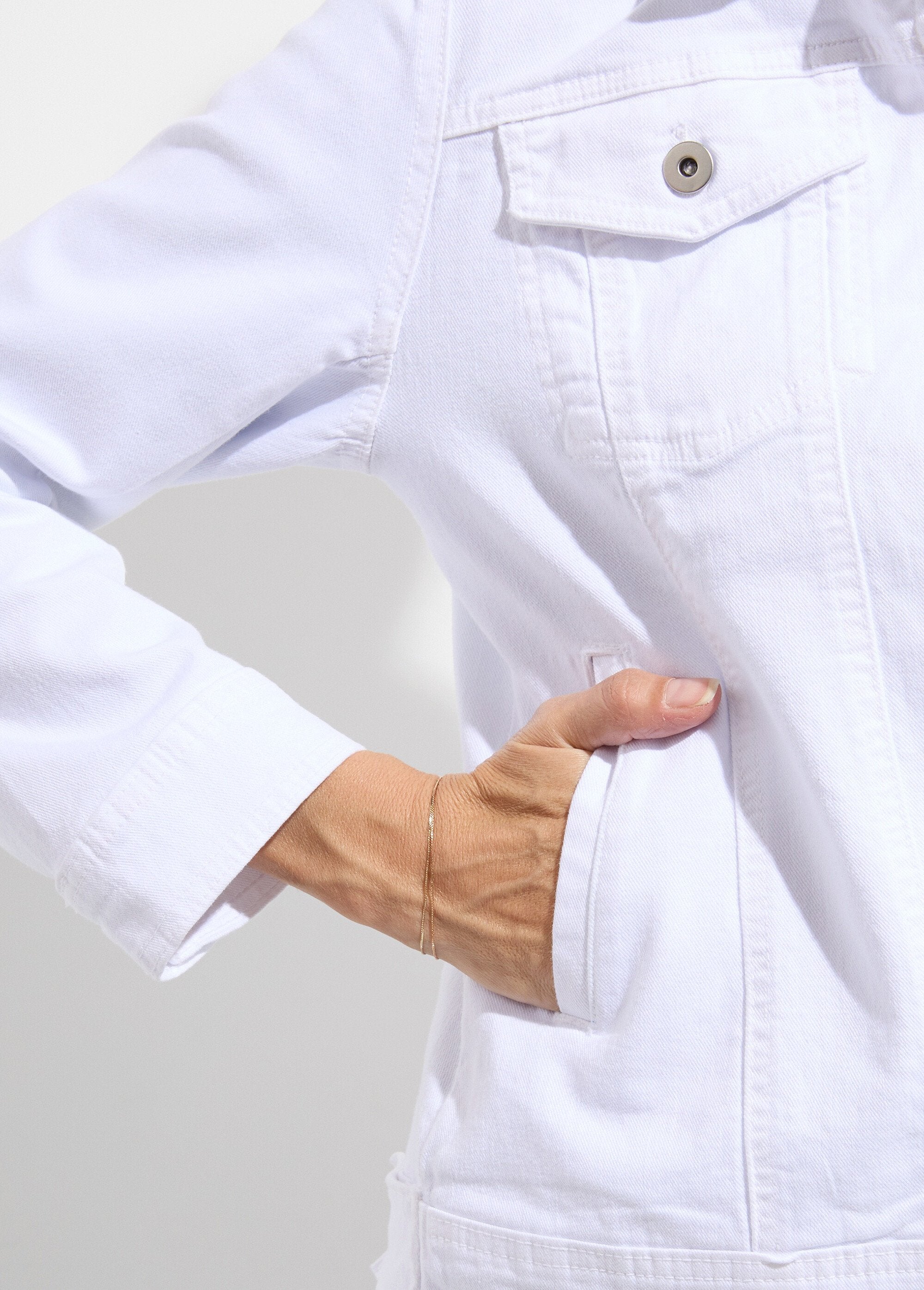 Chaqueta_vaquera_recta_con_botones_Blanco,_Blanca_DE2_slim